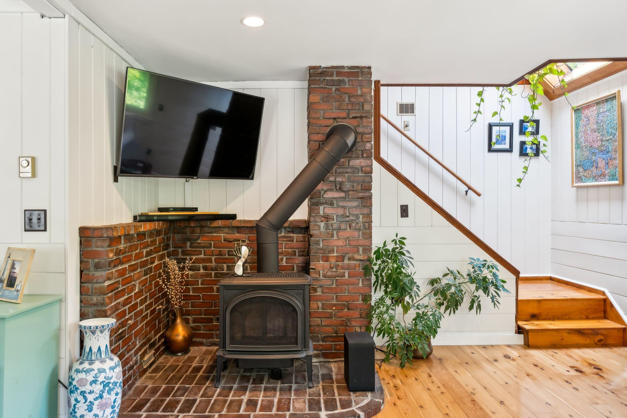 9 West Tioga Avenue