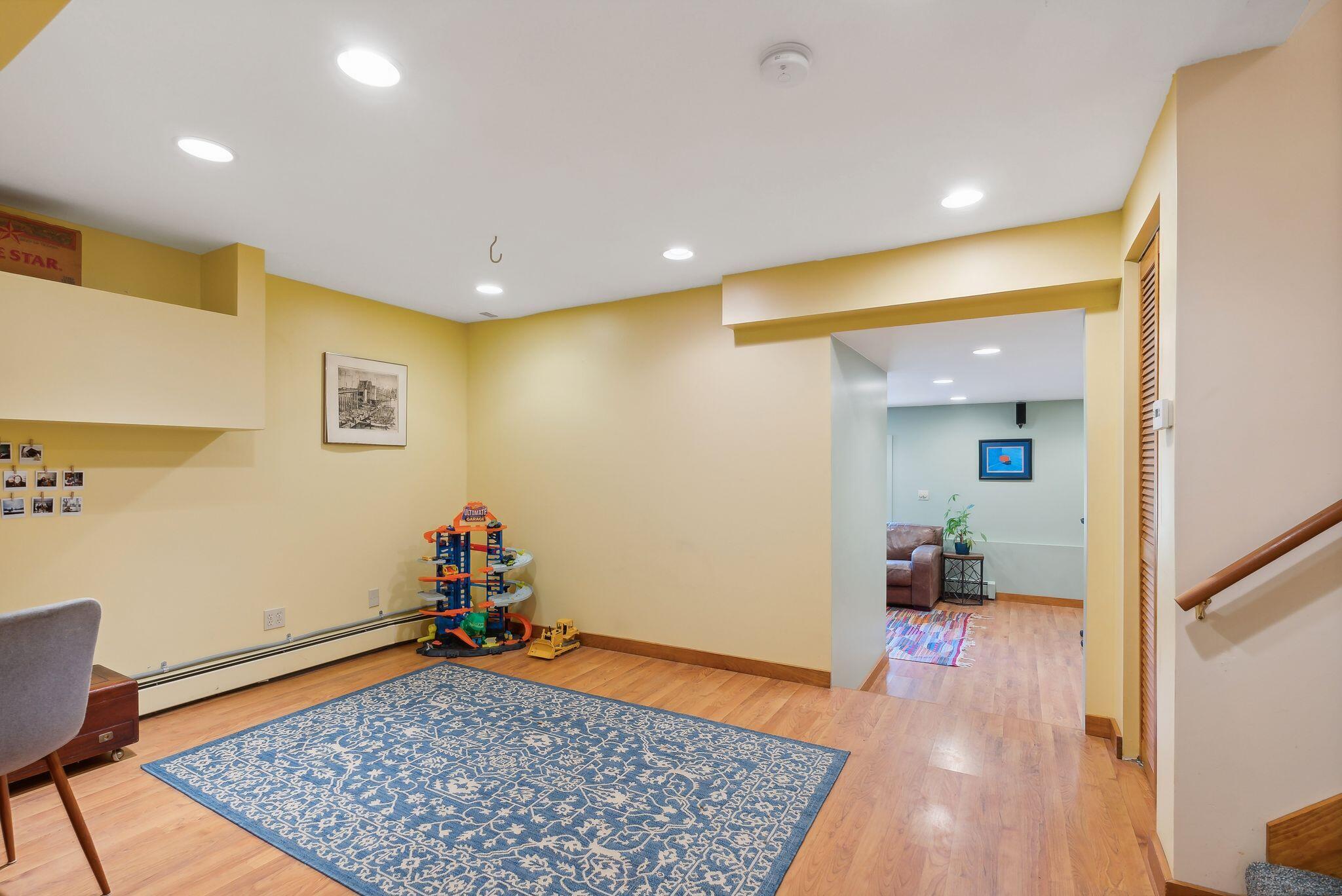 6 Bishop Farm Road