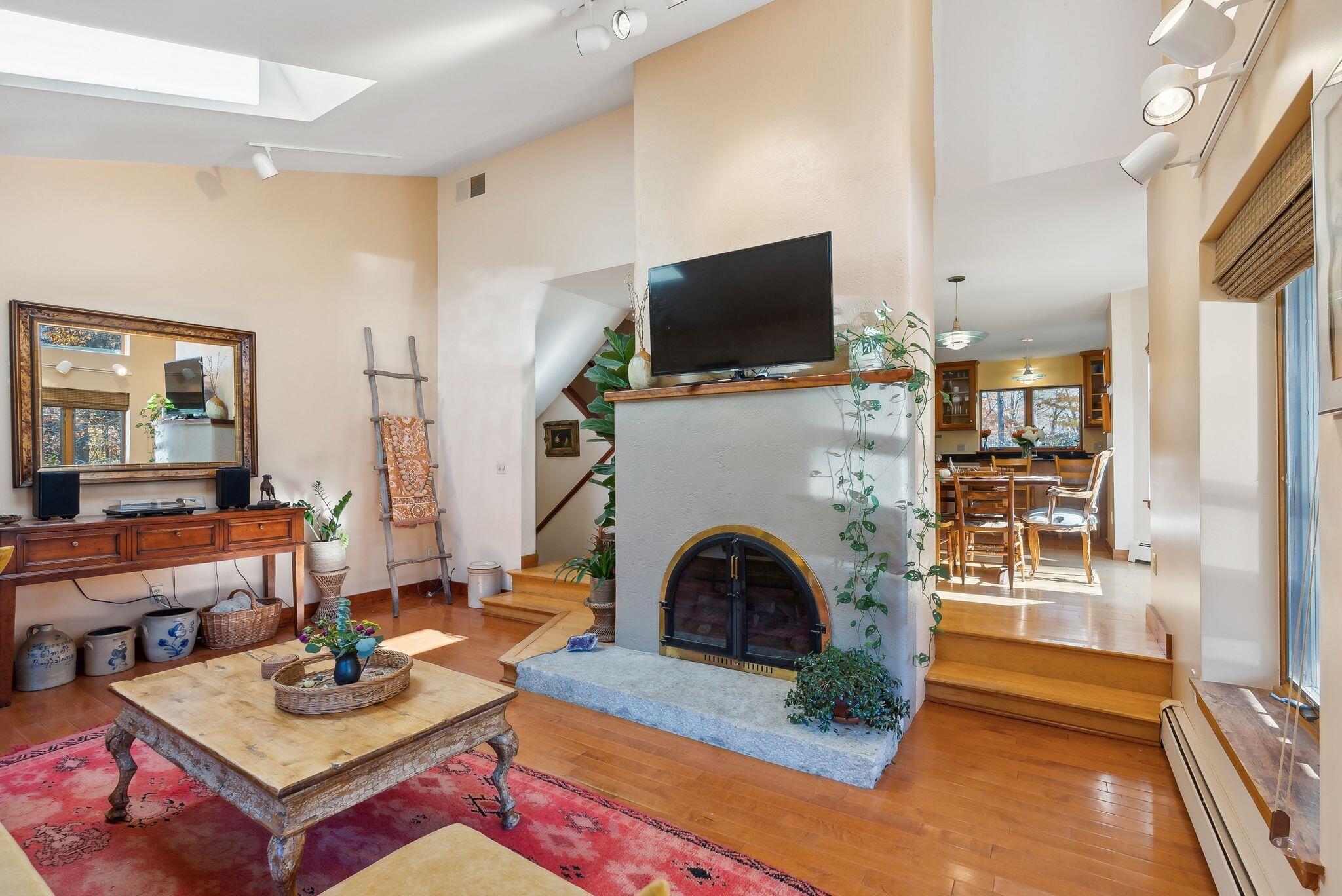 6 Bishop Farm Road