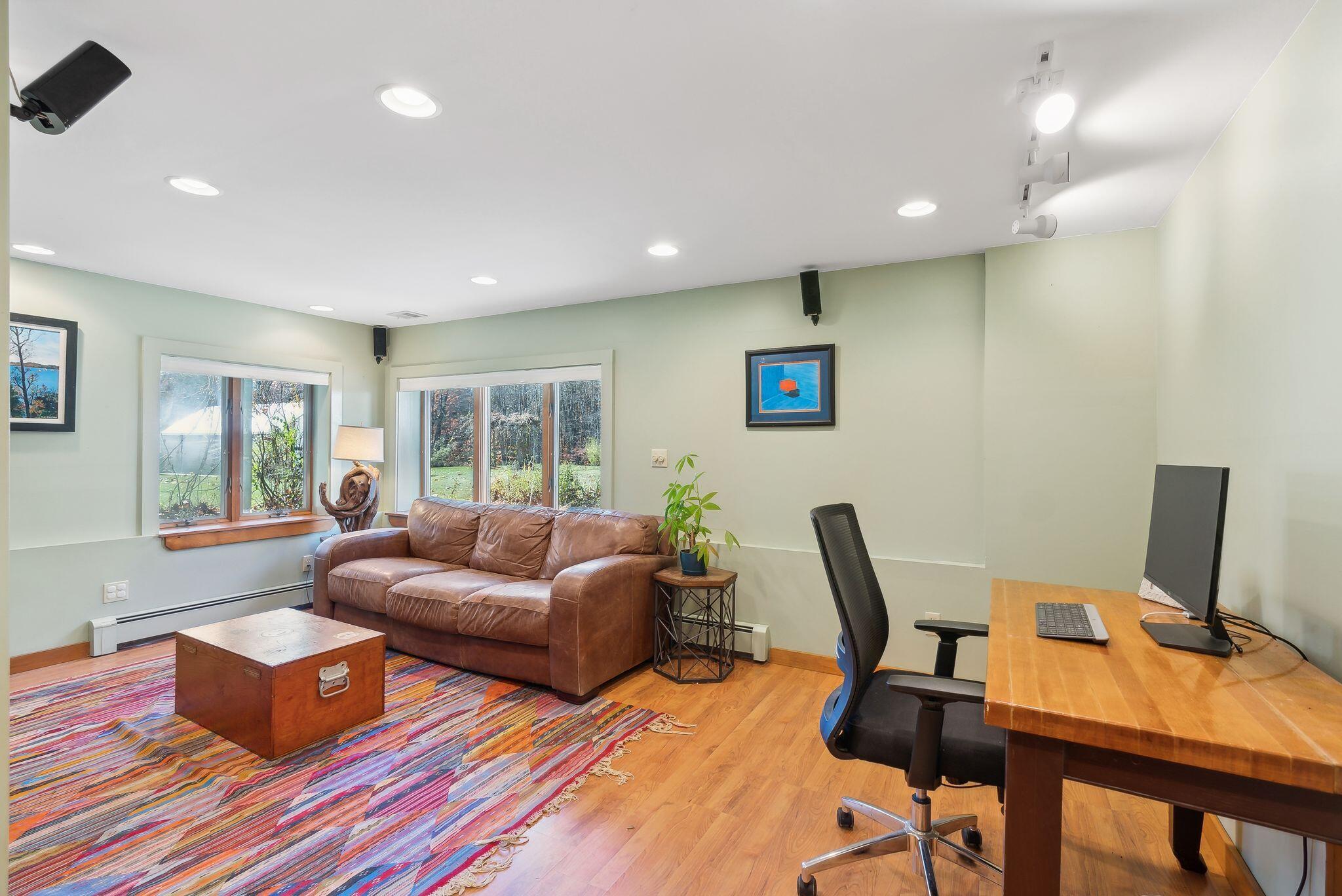 6 Bishop Farm Road