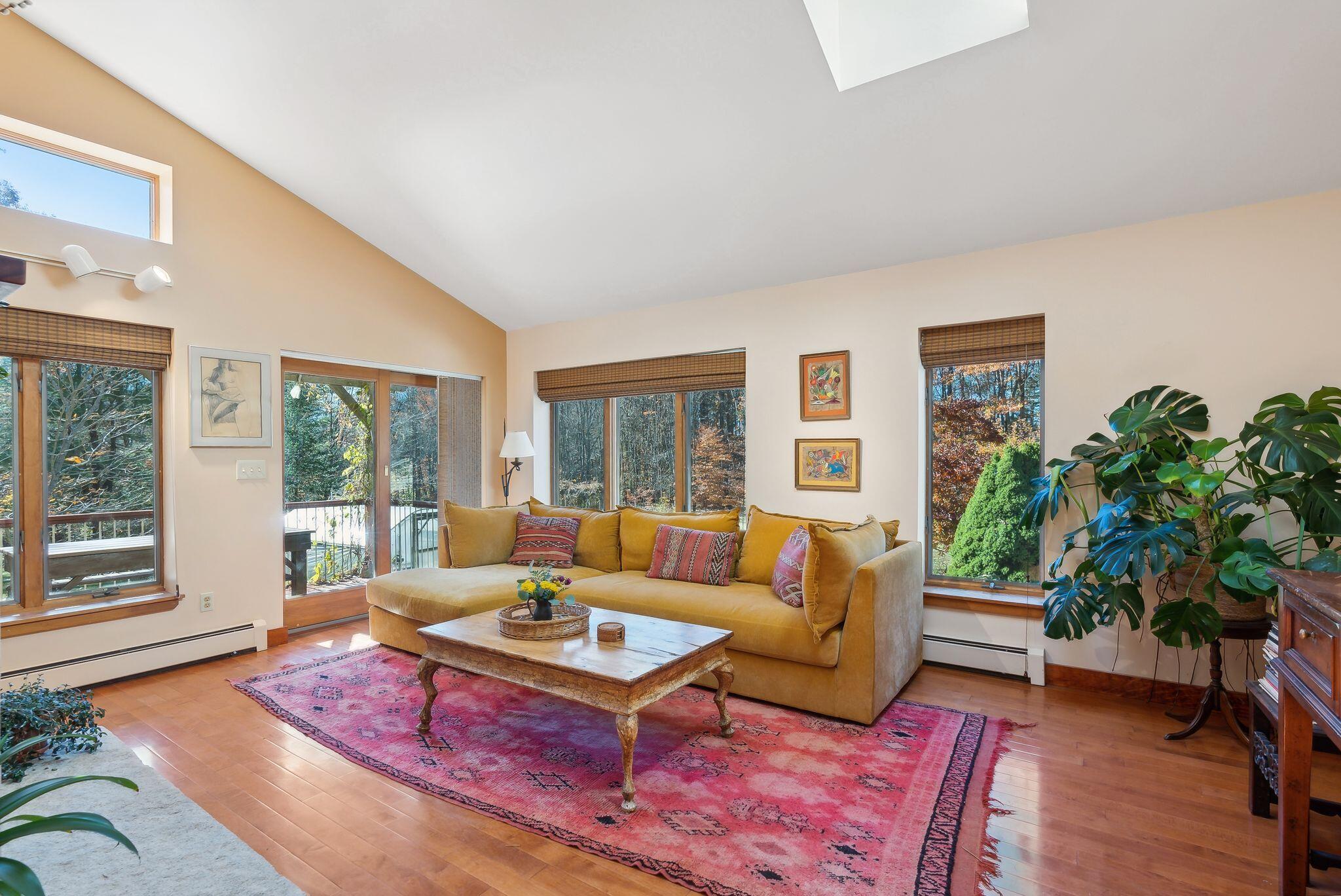 6 Bishop Farm Road