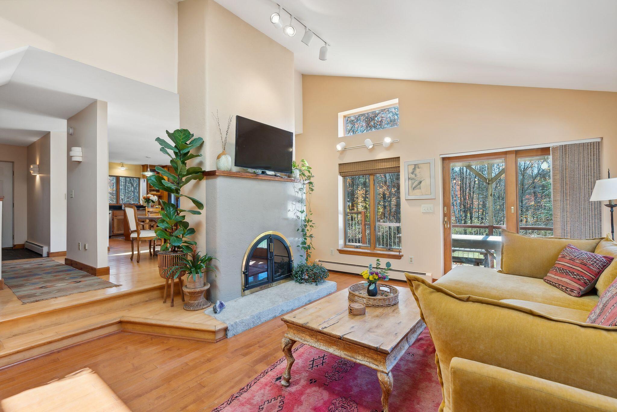 6 Bishop Farm Road