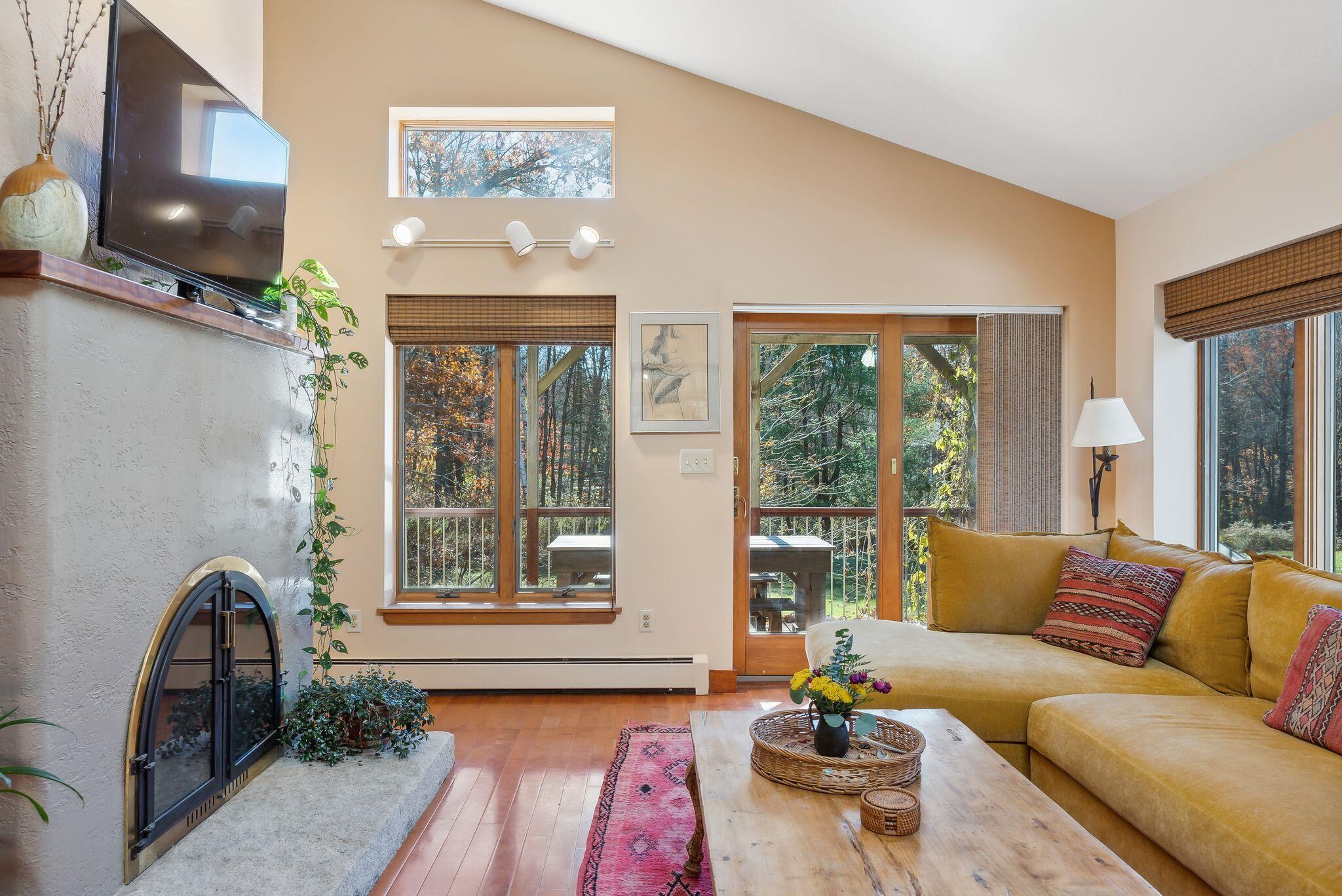 6 Bishop Farm Road
