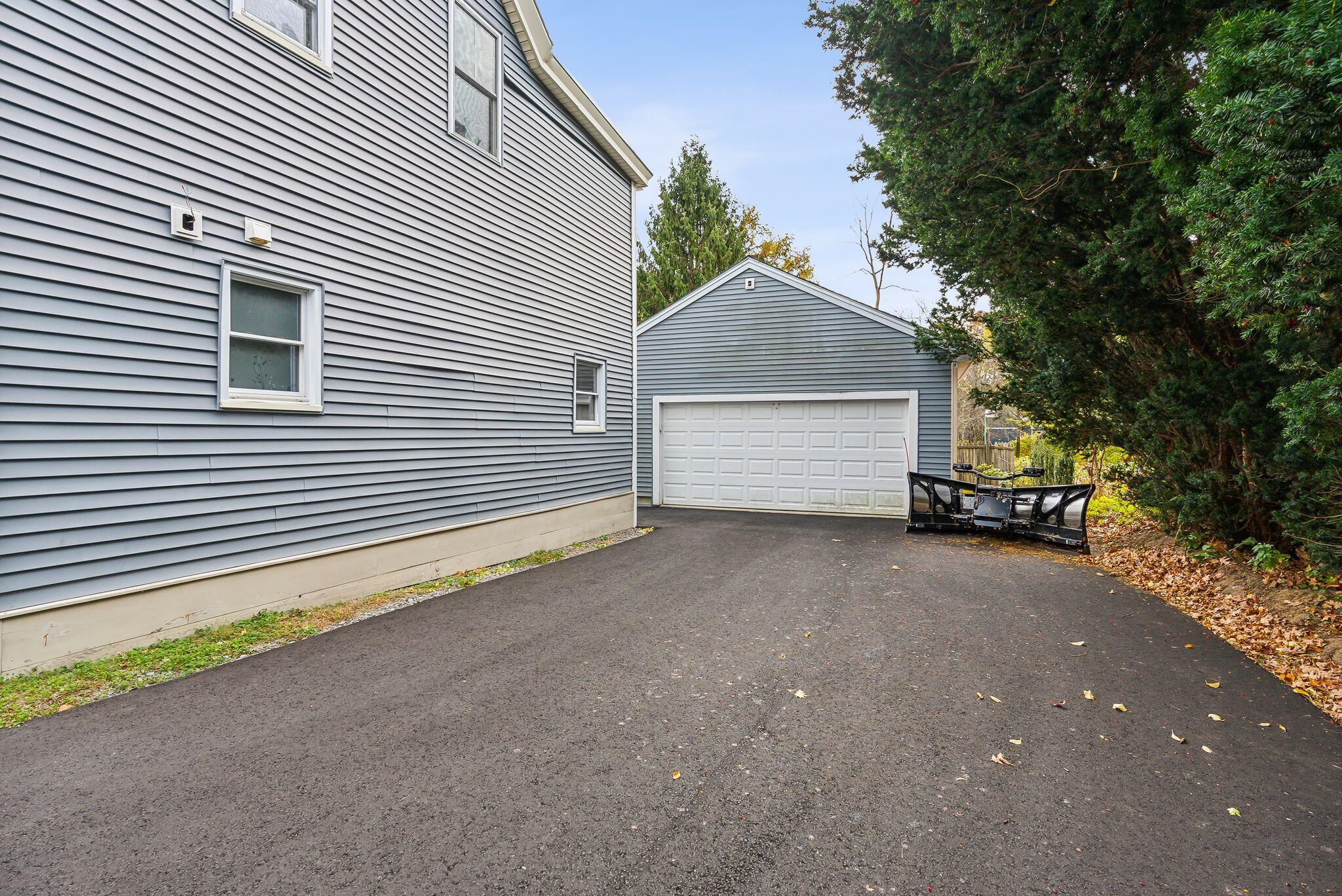 868 Sawyer Street