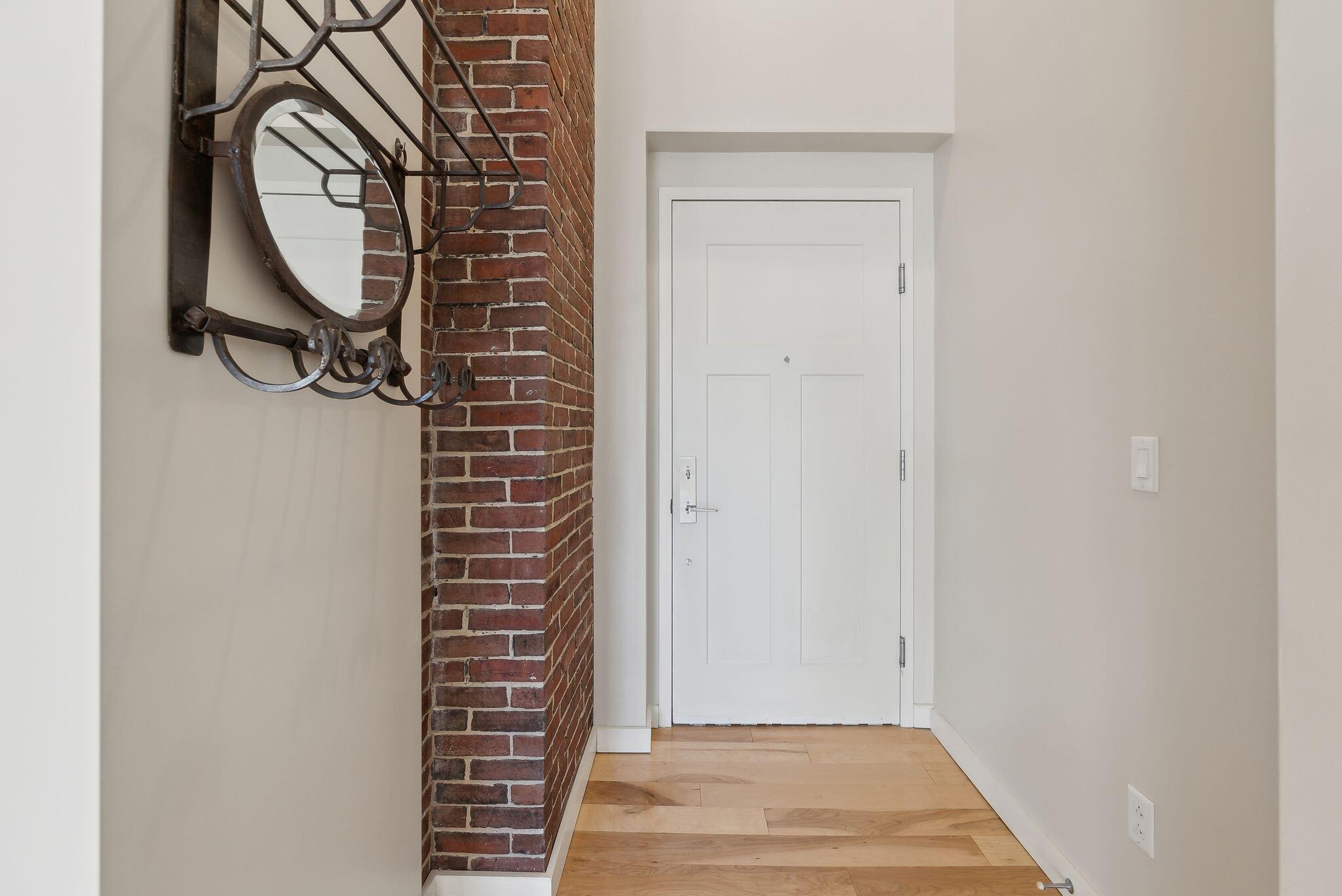 341 Pine Street, 304