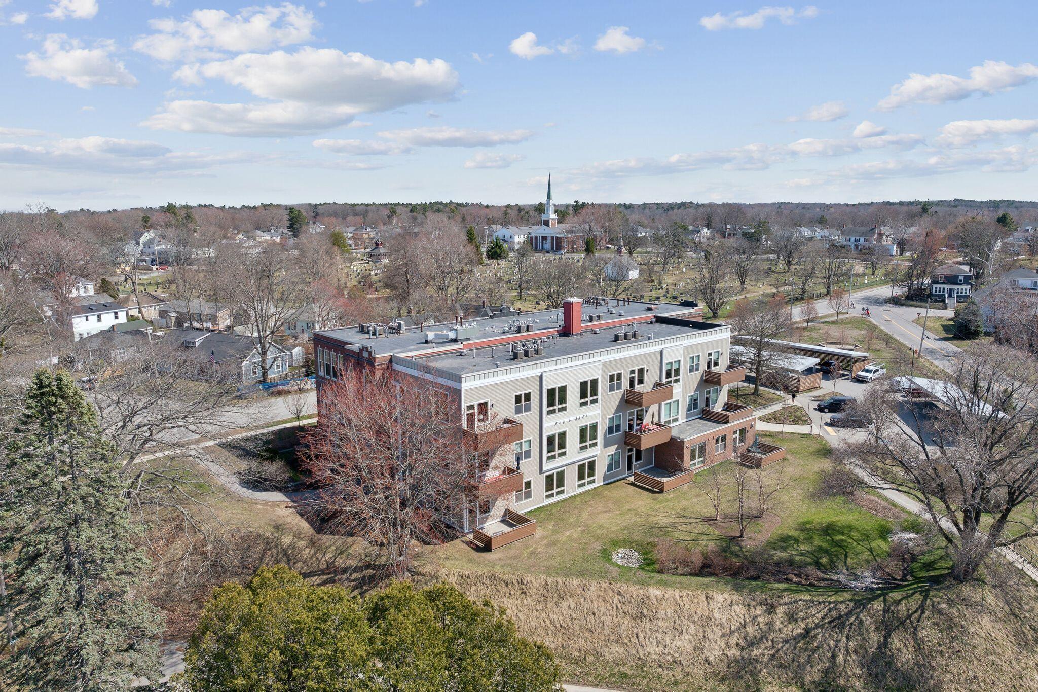 341 Pine Street, 304