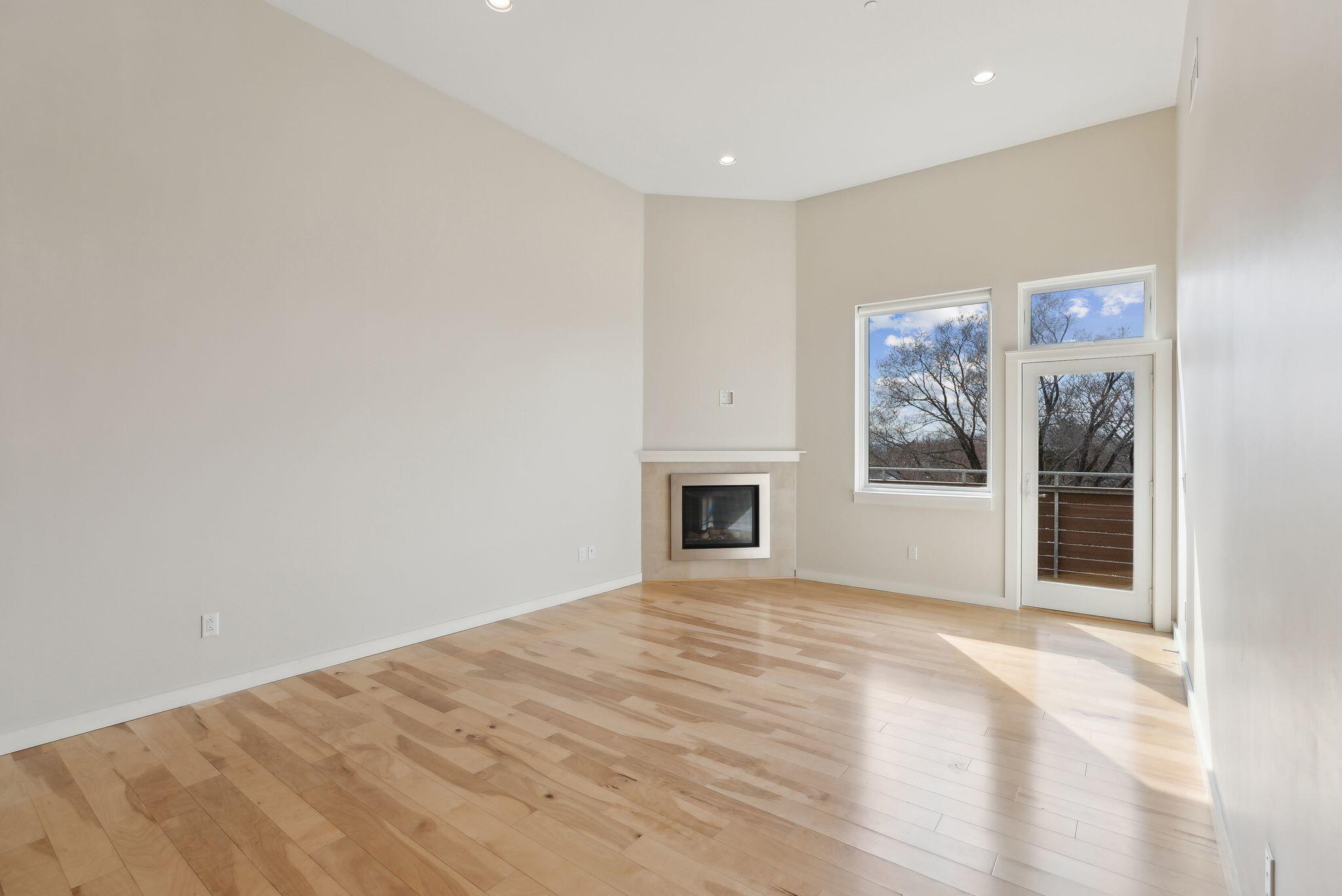 341 Pine Street, 304