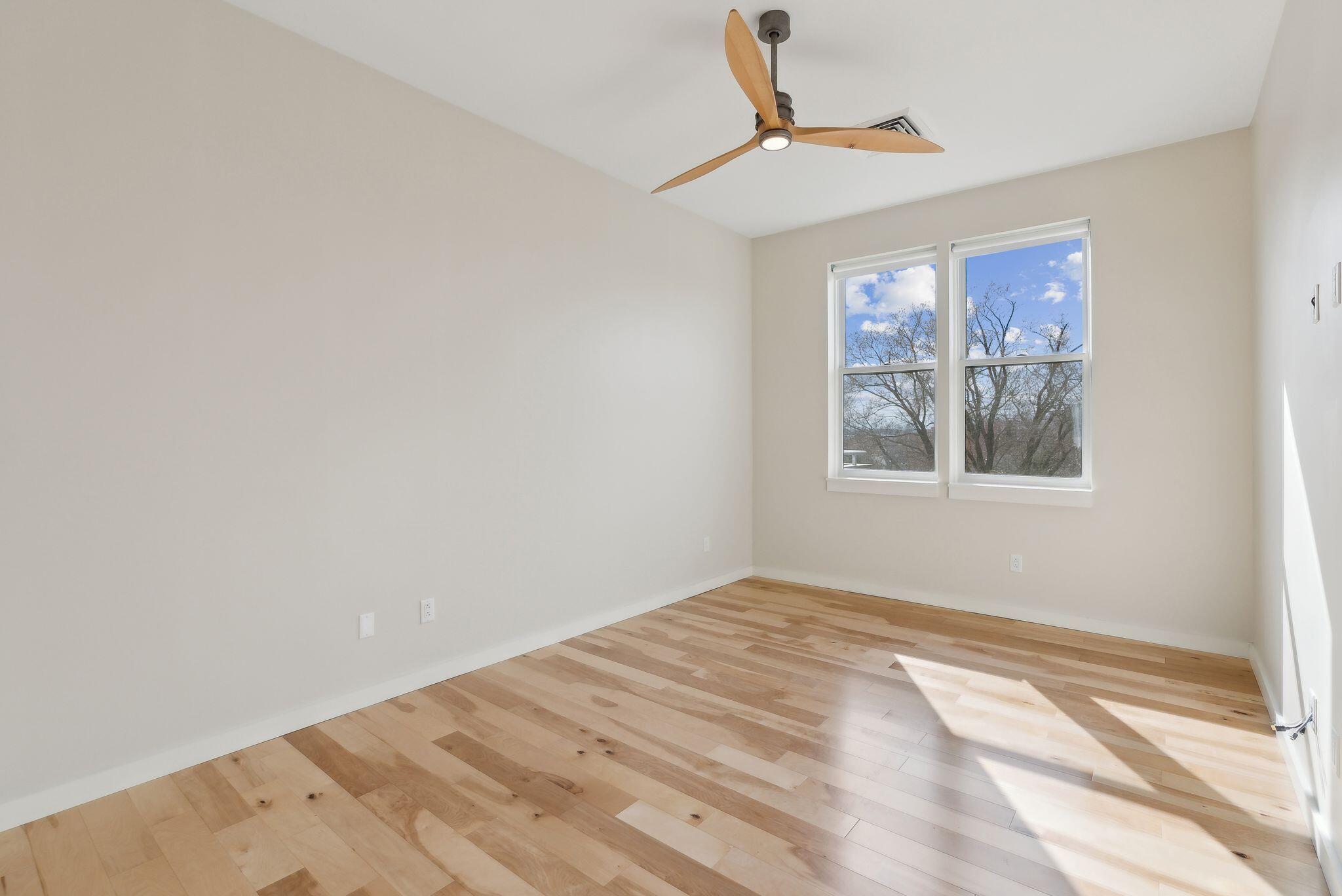341 Pine Street, 304