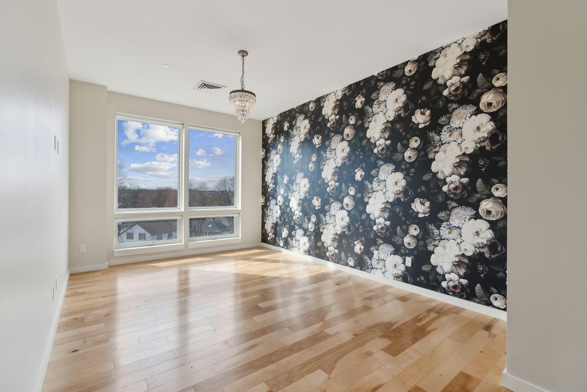 341 Pine Street, 304