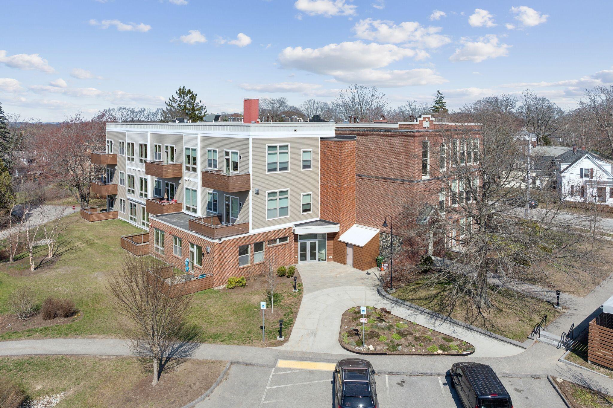 341 Pine Street, 304