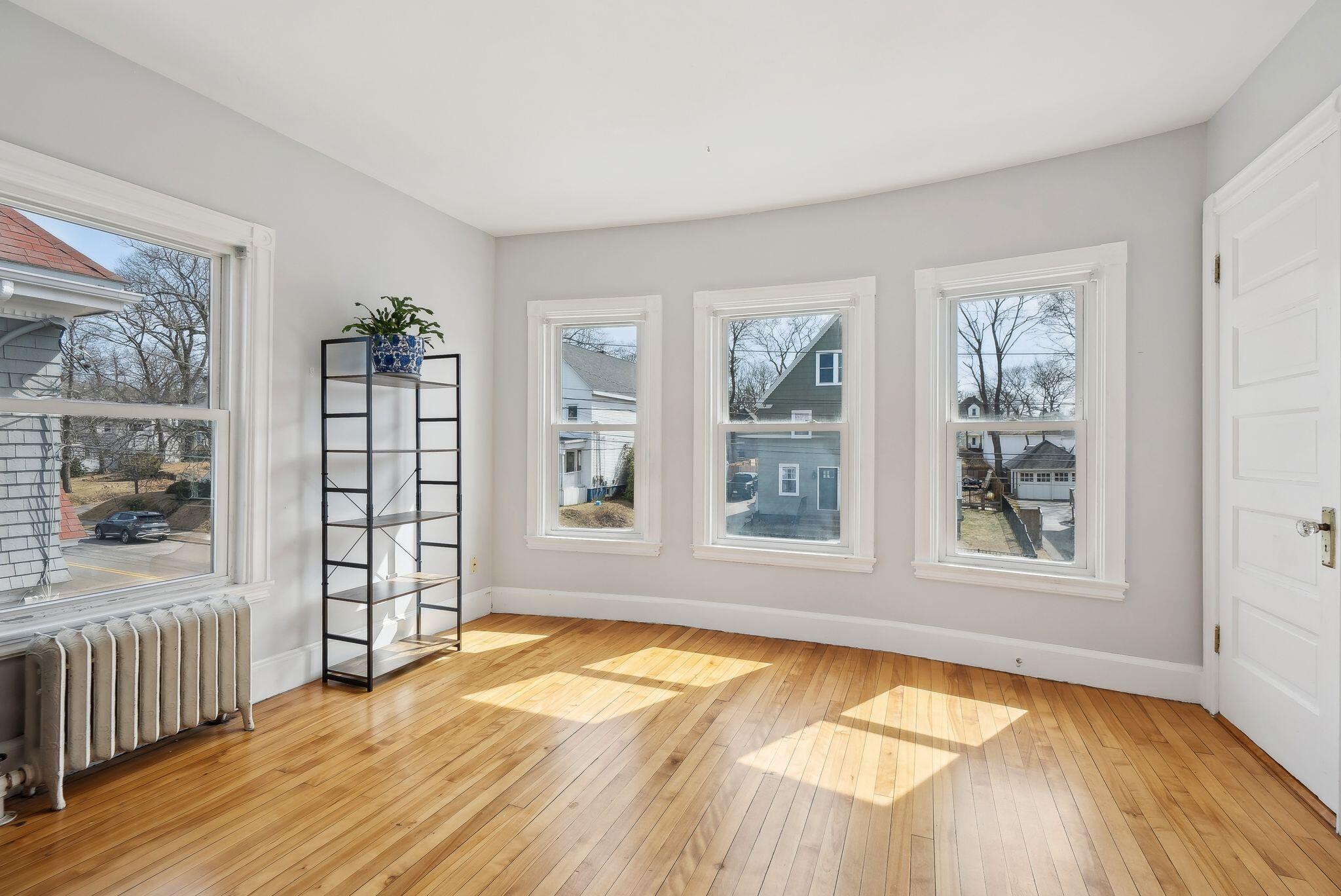 343 Woodford Street