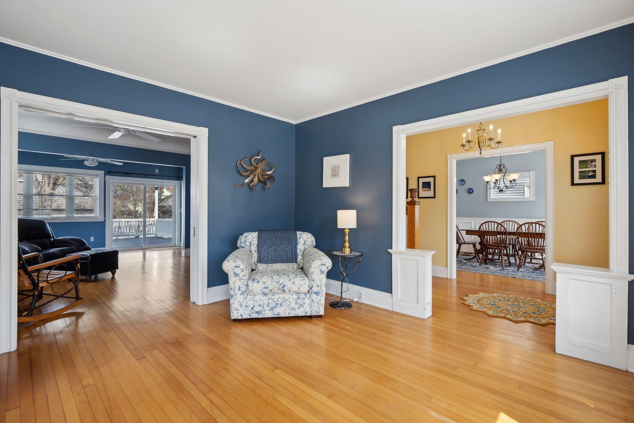 343 Woodford Street