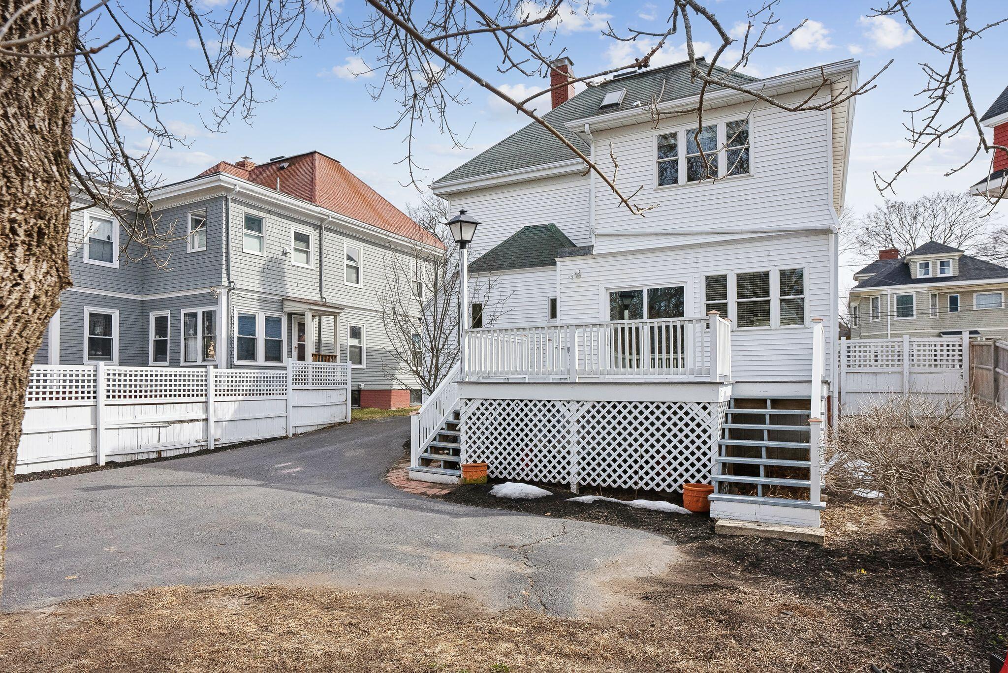 343 Woodford Street