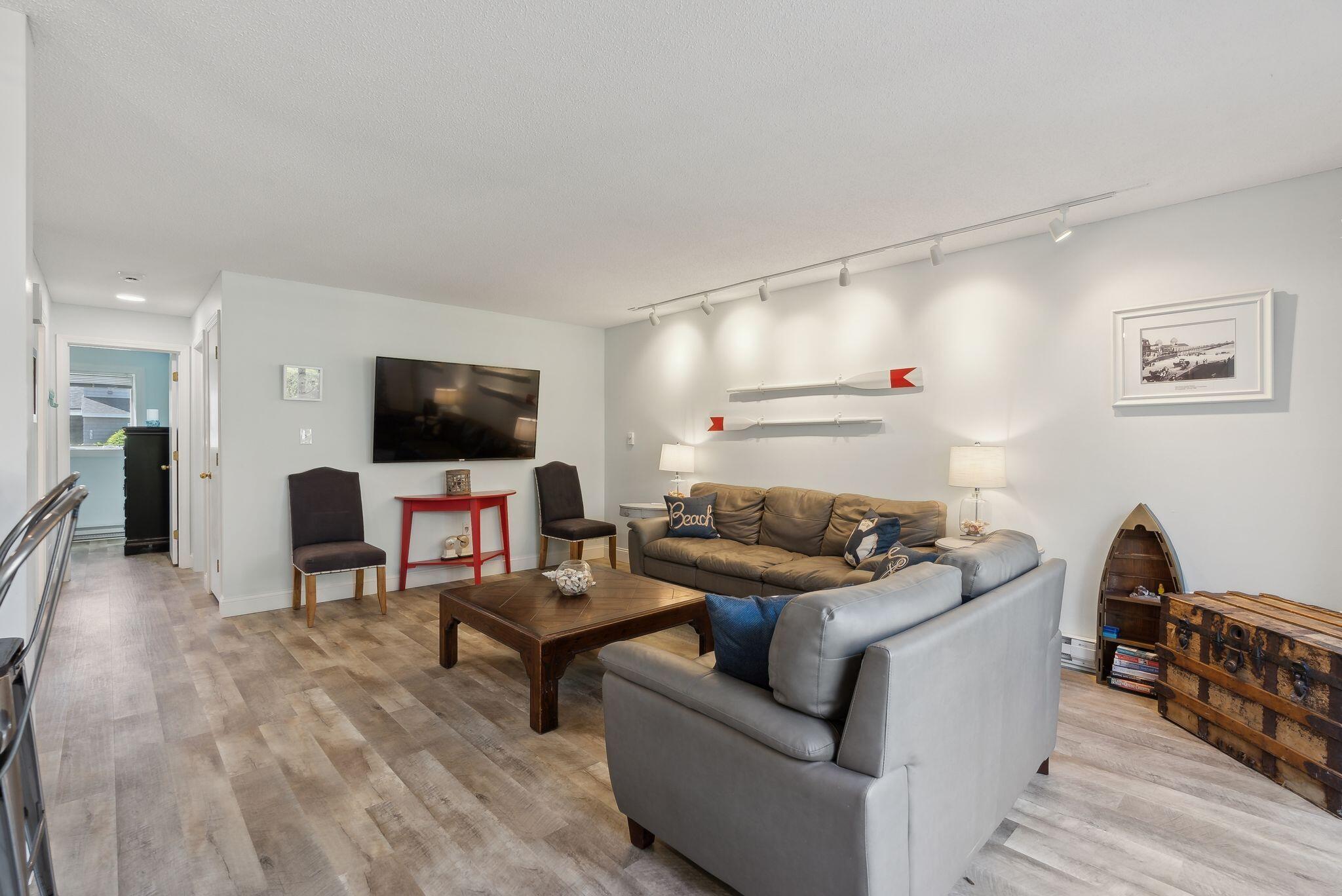 146 W West Grand Avenue, 30