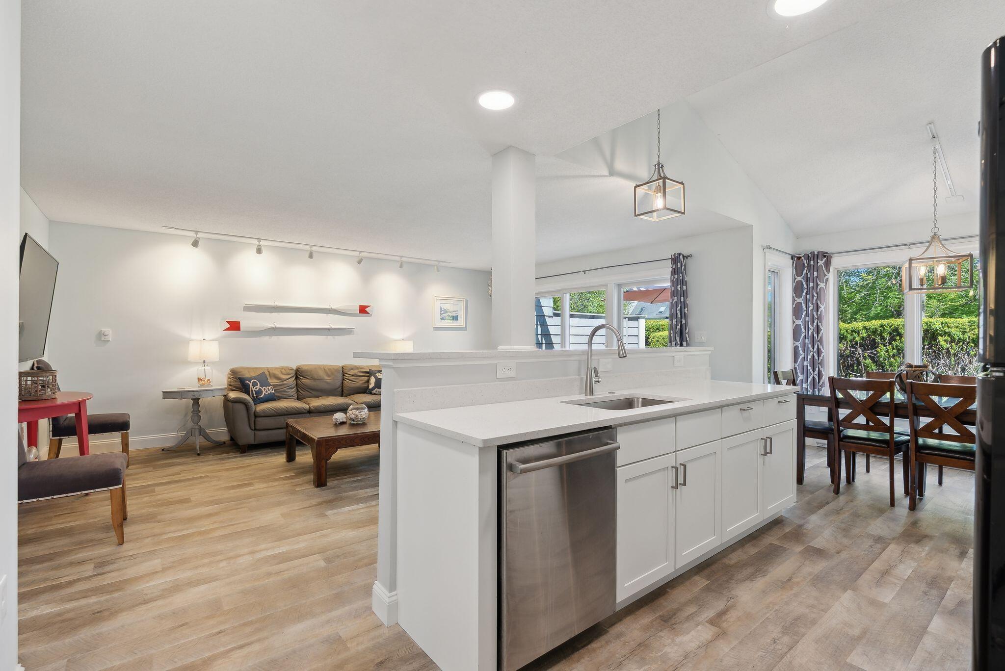 146 W West Grand Avenue, 30