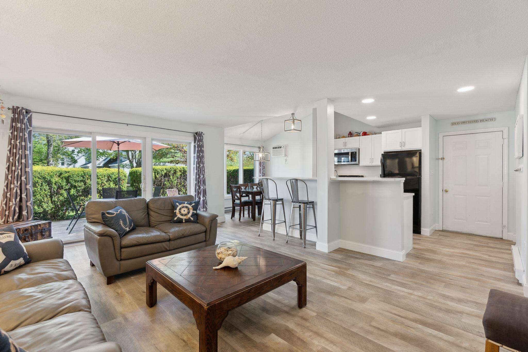 146 W West Grand Avenue, 30