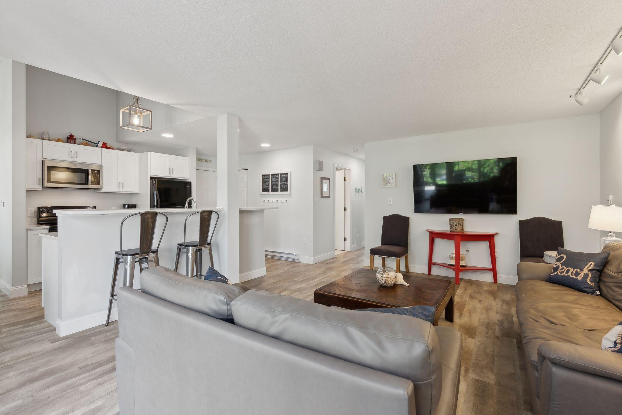 146 W West Grand Avenue, 30
