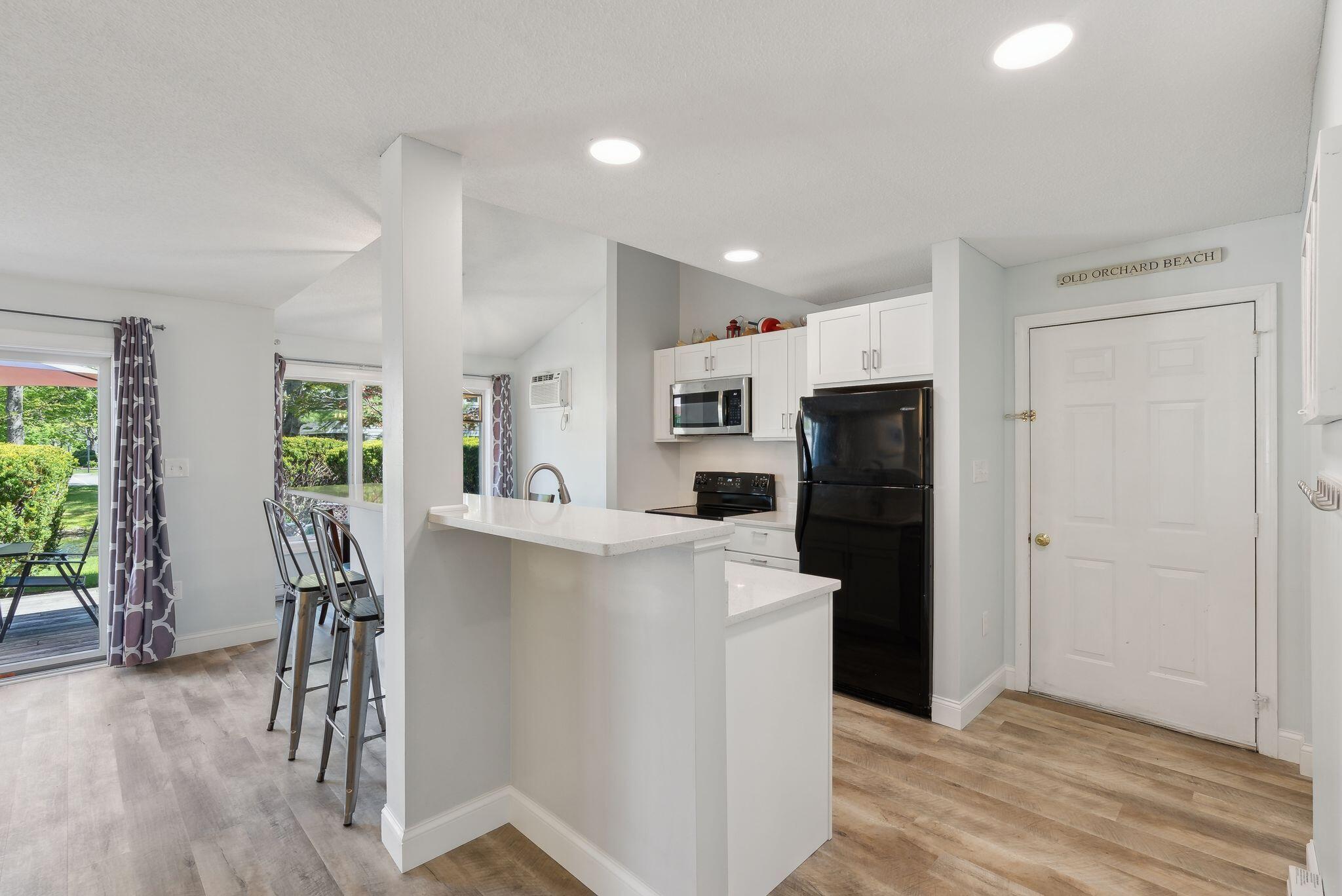 146 W West Grand Avenue, 30