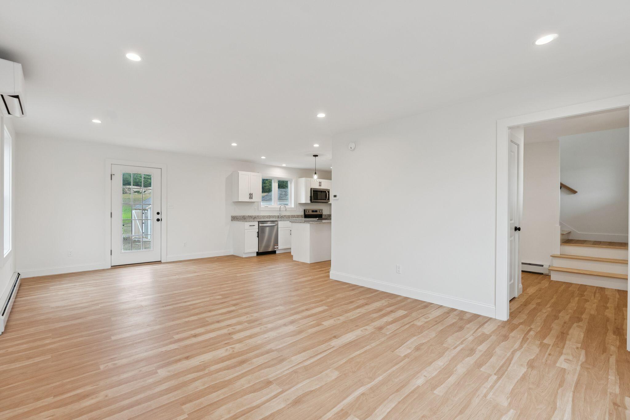 7 Feldspar Lane, 4