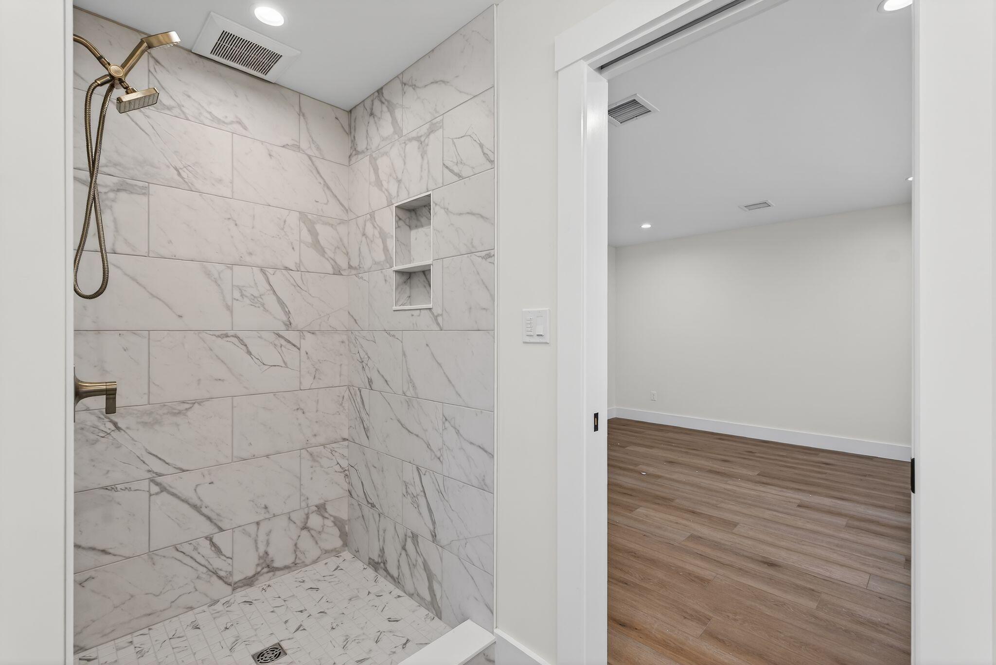 30 Feldspar Lane, 21