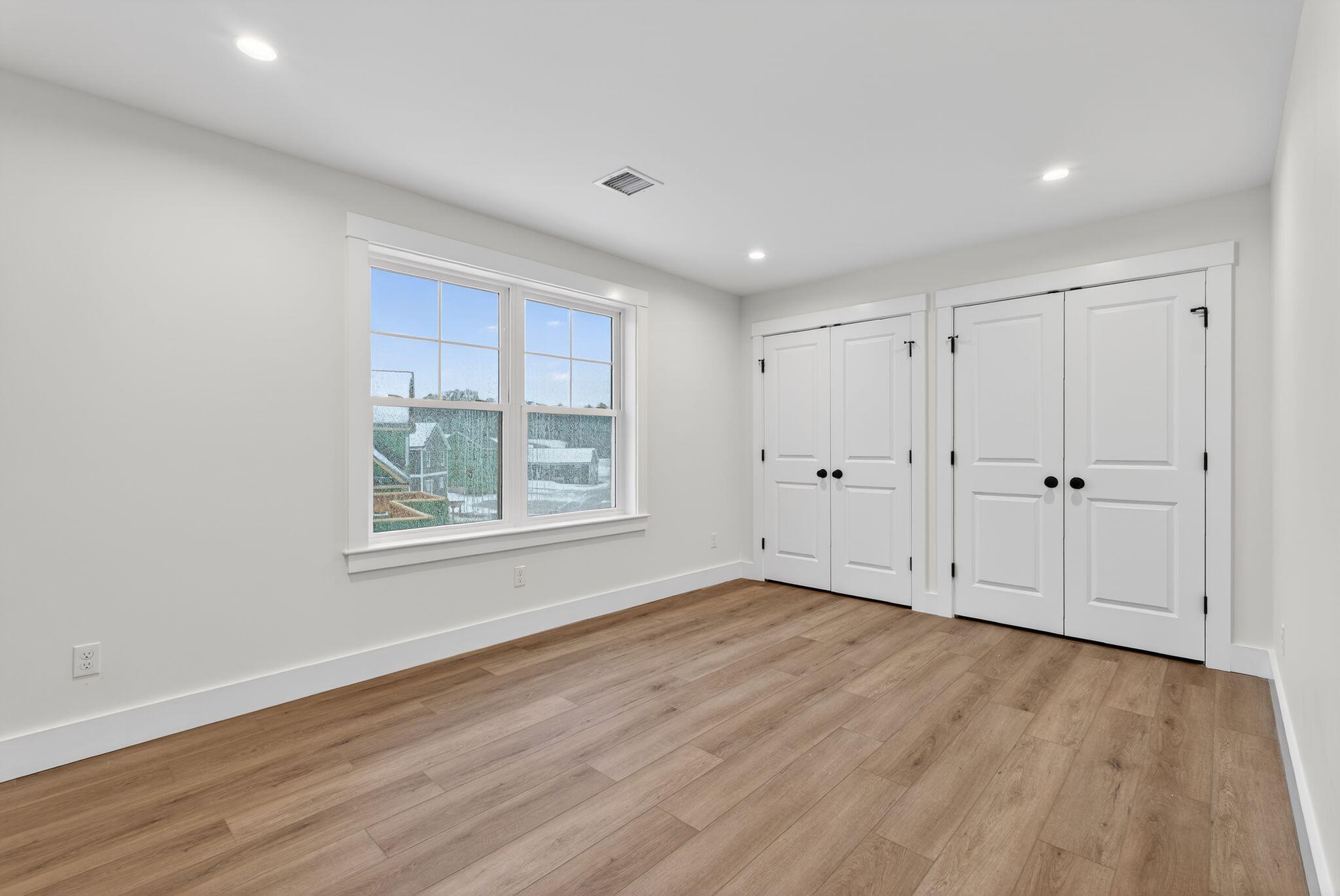 30 Feldspar Lane, 21