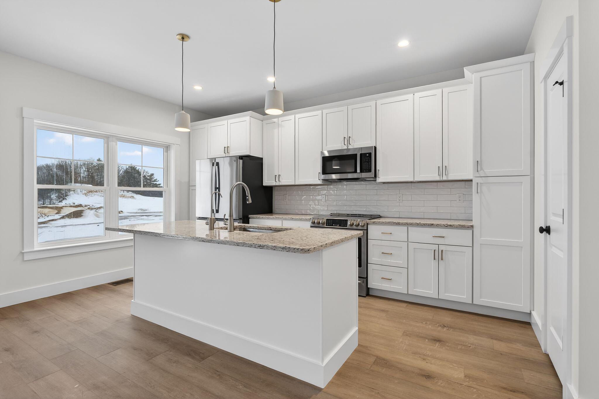 30 Feldspar Lane, 21