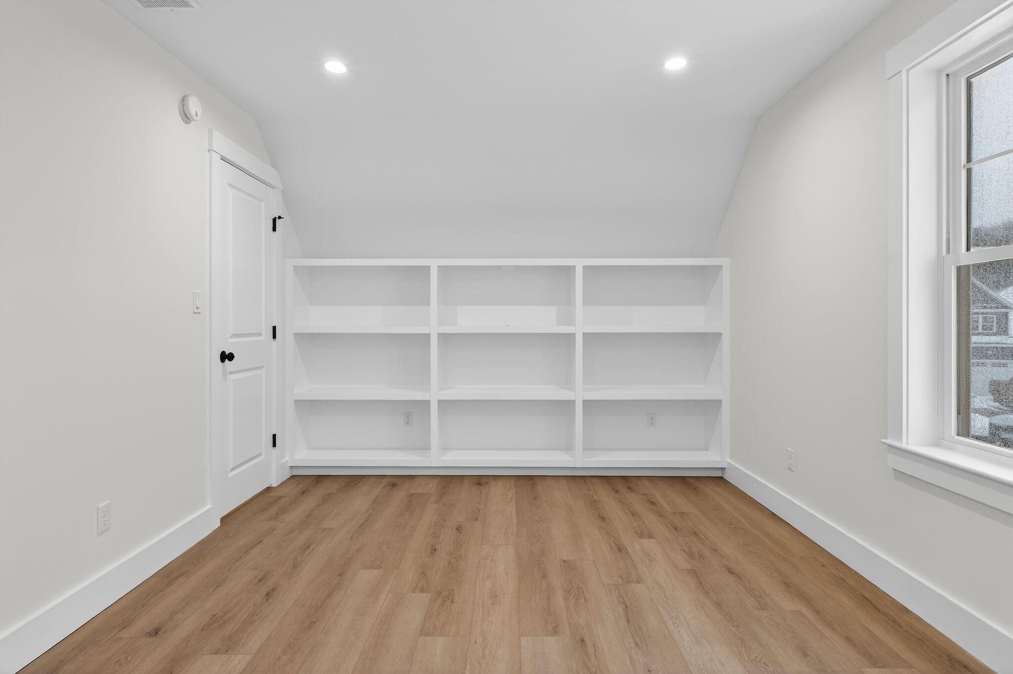 30 Feldspar Lane, 21