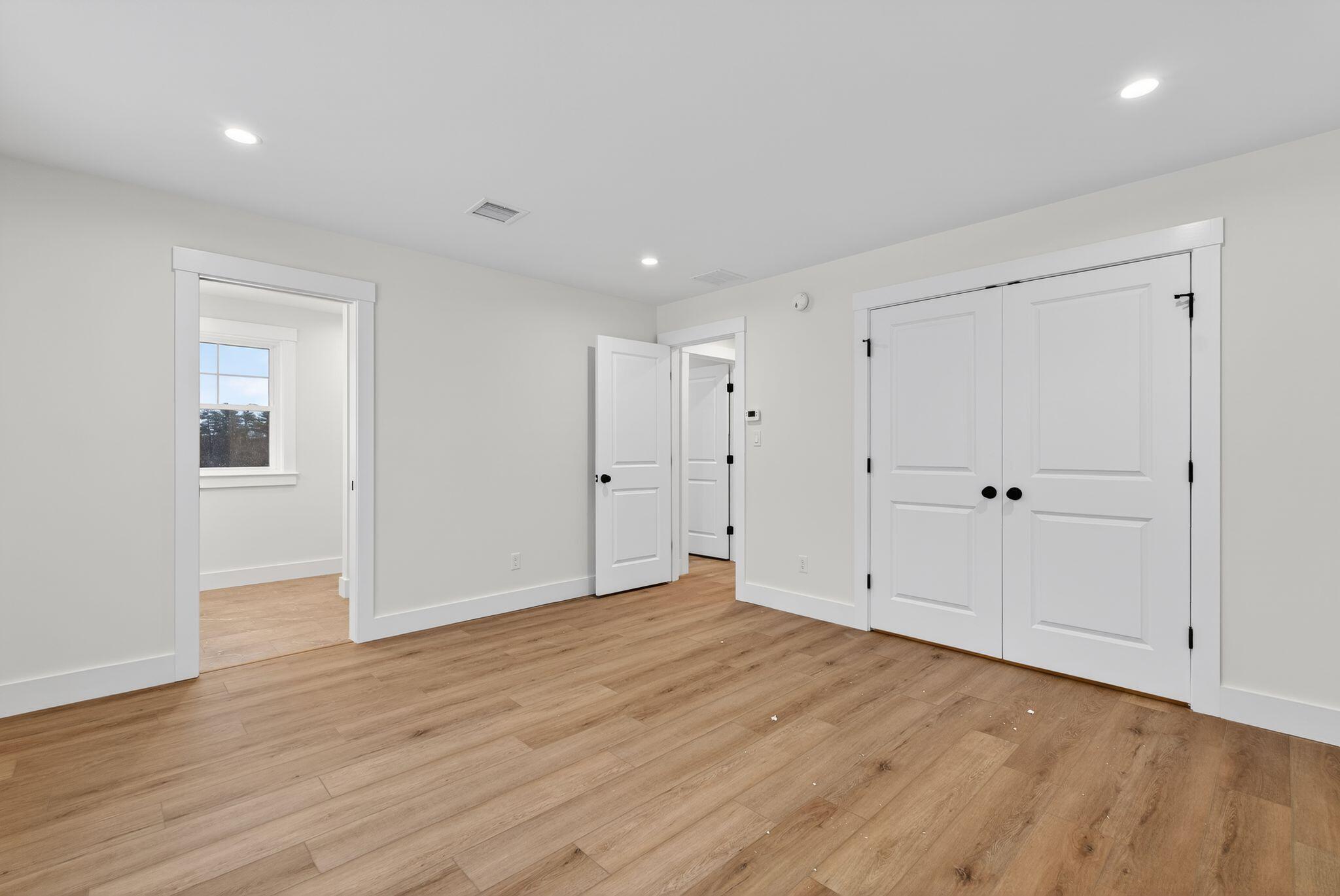 30 Feldspar Lane, 21