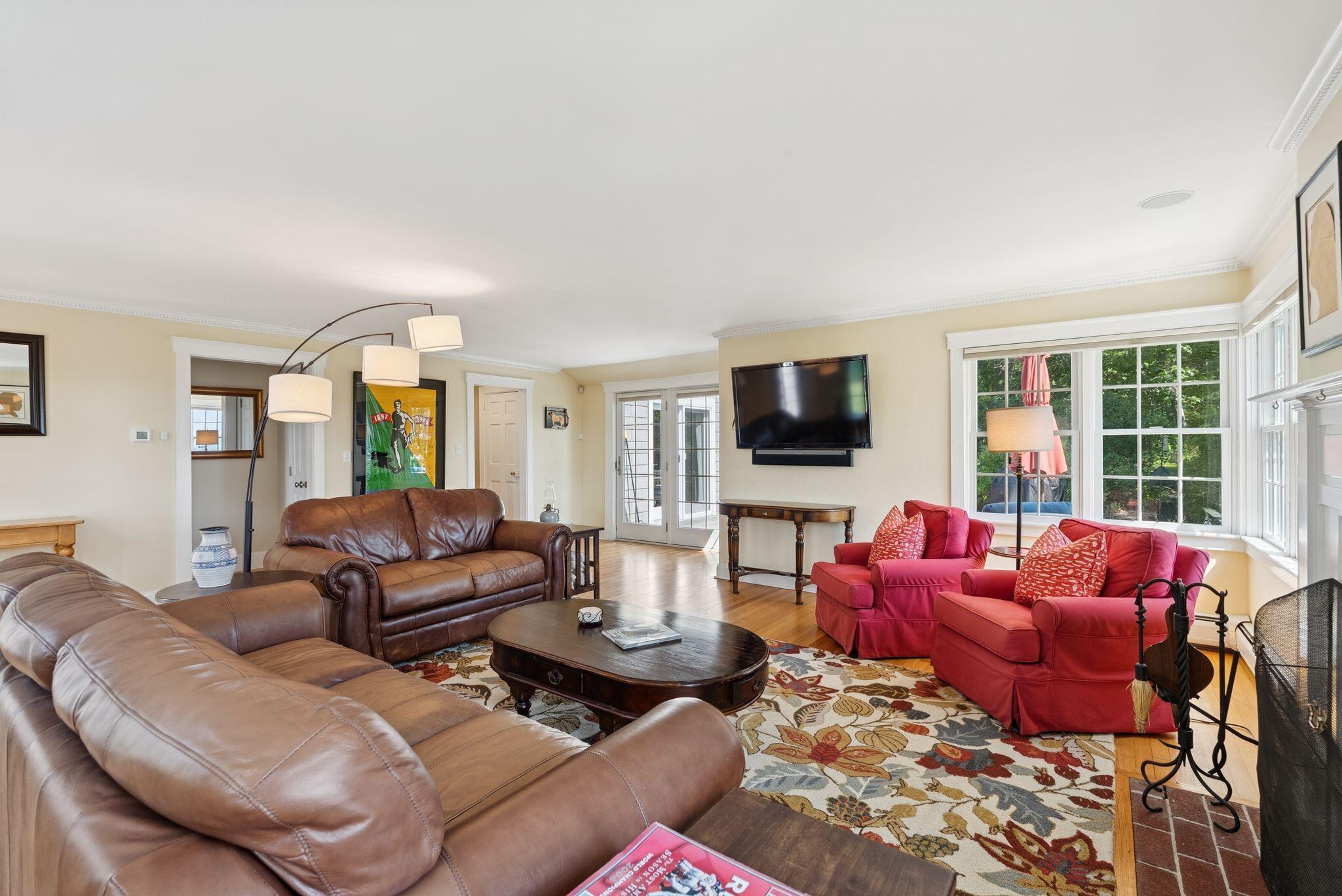 2 Tides Edge Road