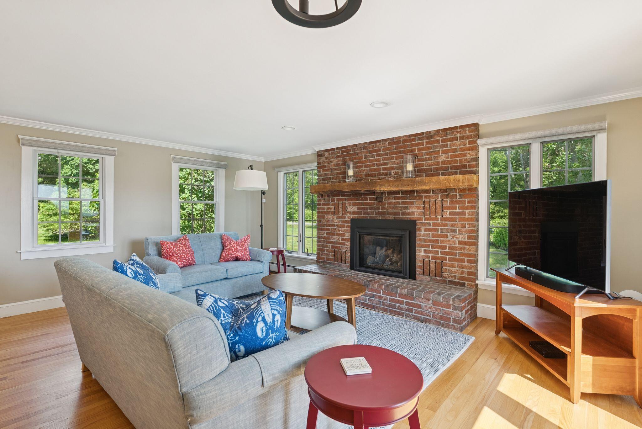 2 Tides Edge Road