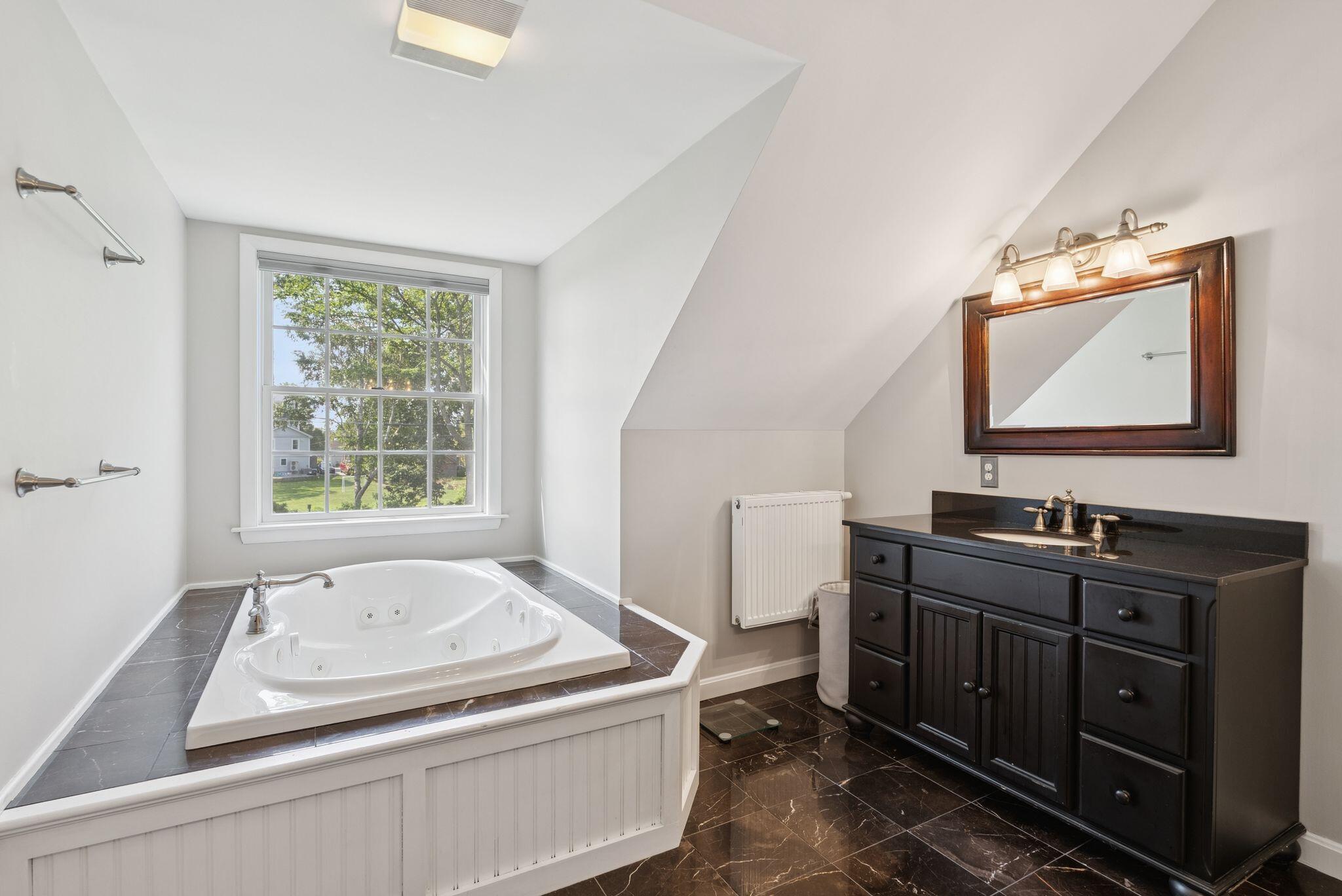 2 Tides Edge Road