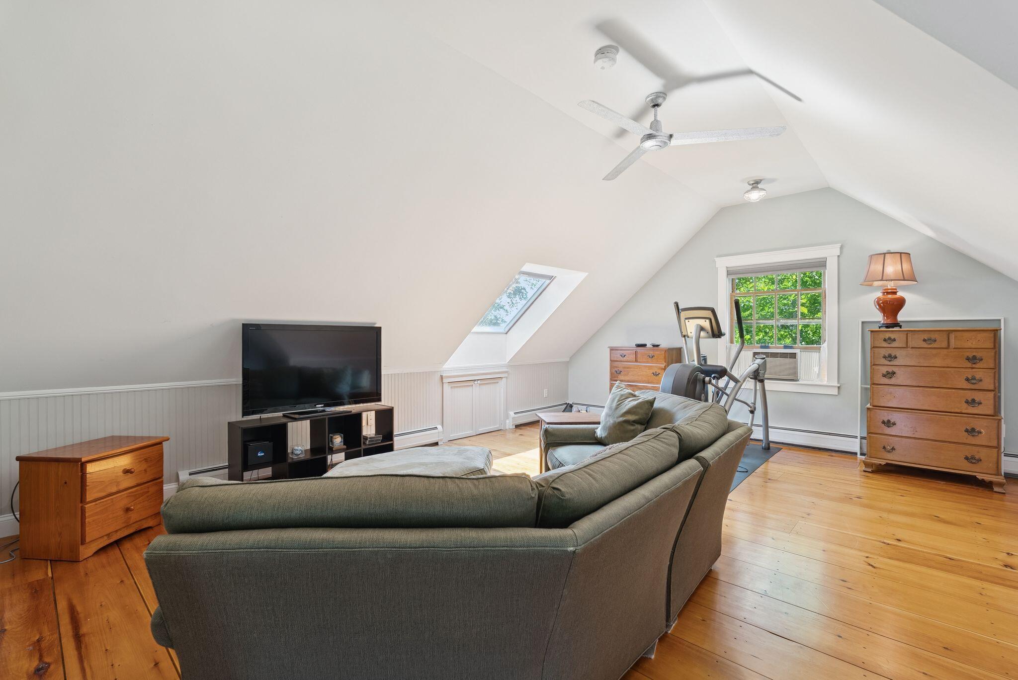 2 Tides Edge Road