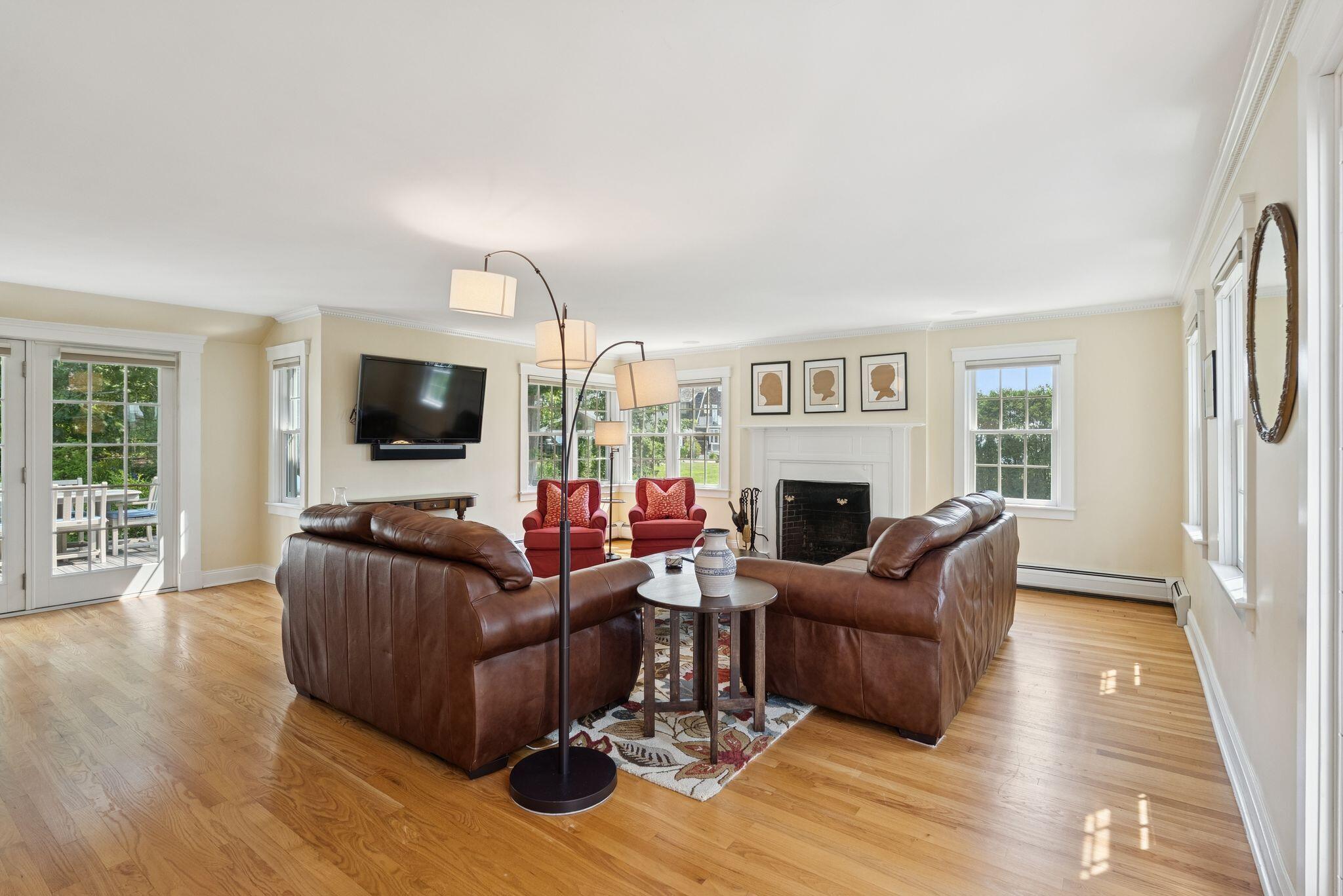 2 Tides Edge Road