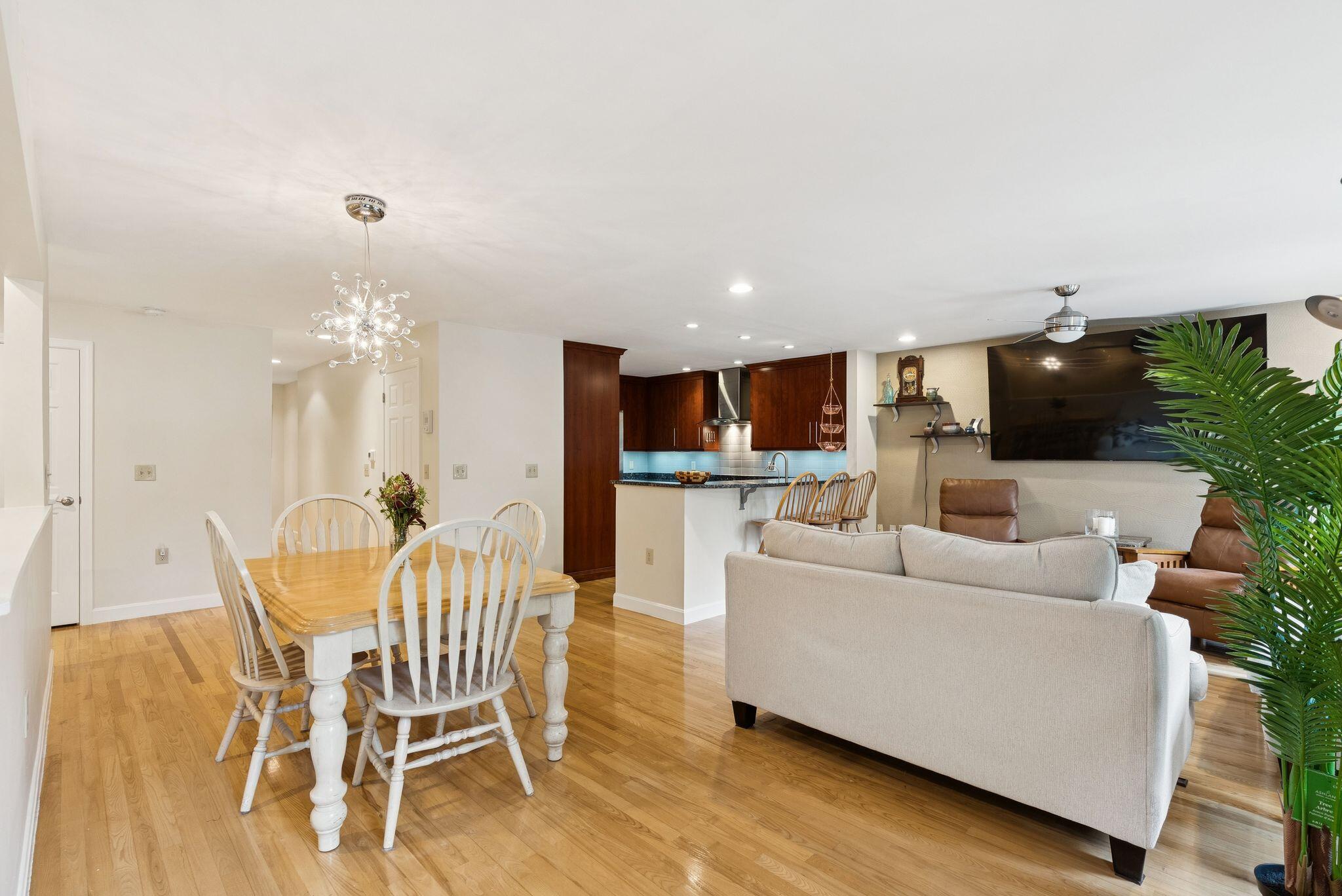 209 Vaughan Street, 7