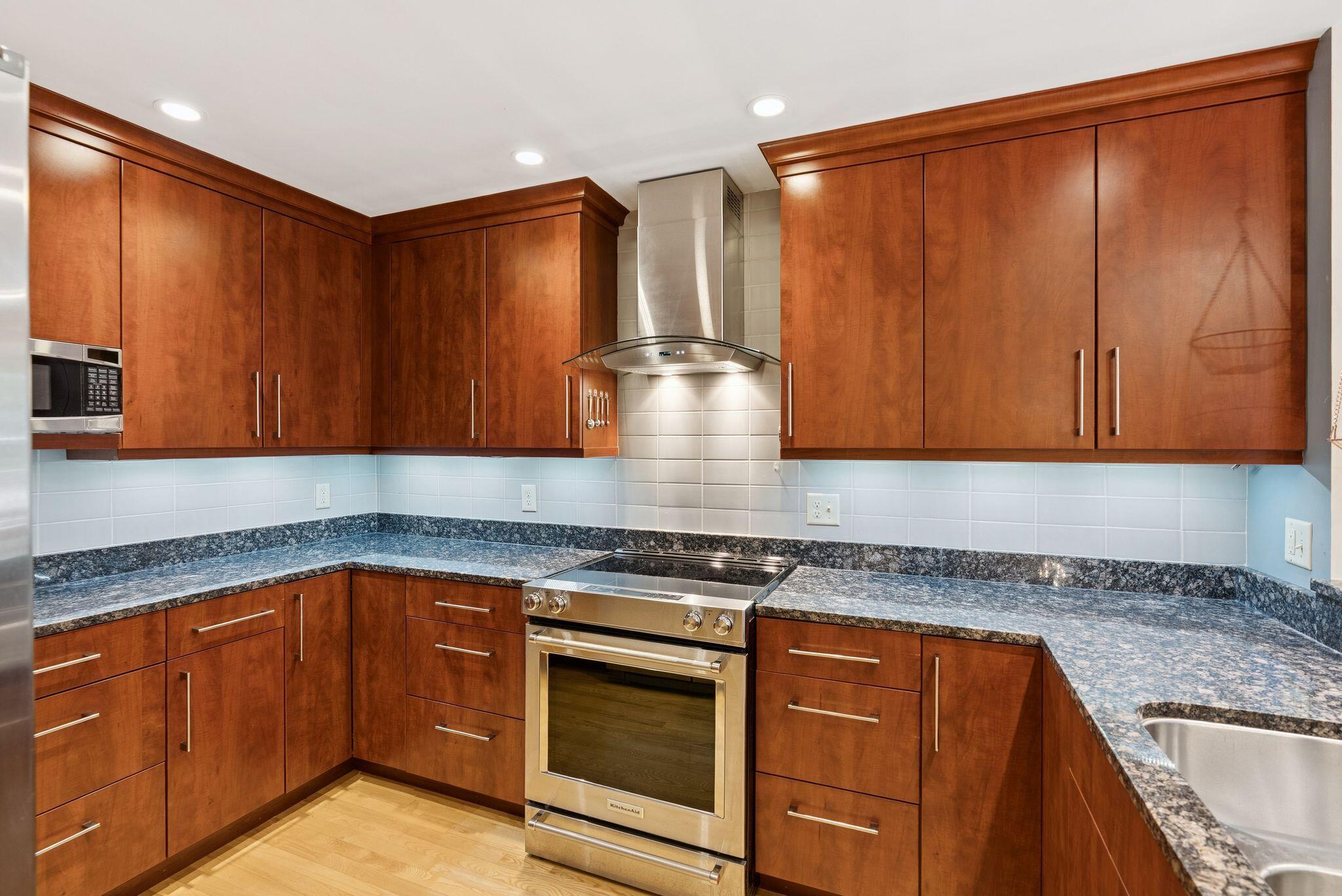 209 Vaughan Street, 7