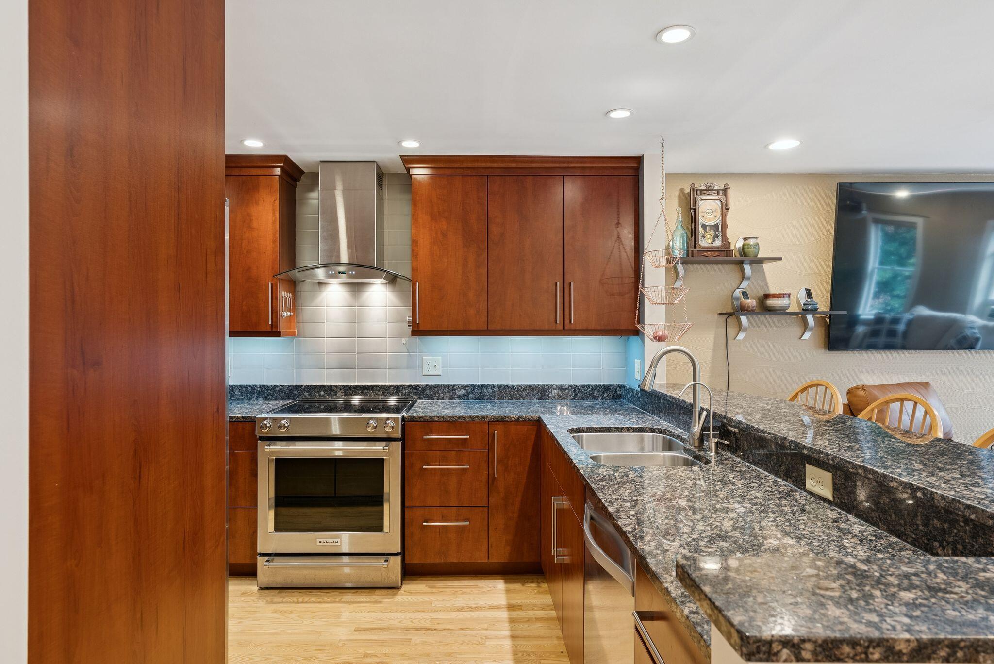 209 Vaughan Street, 7