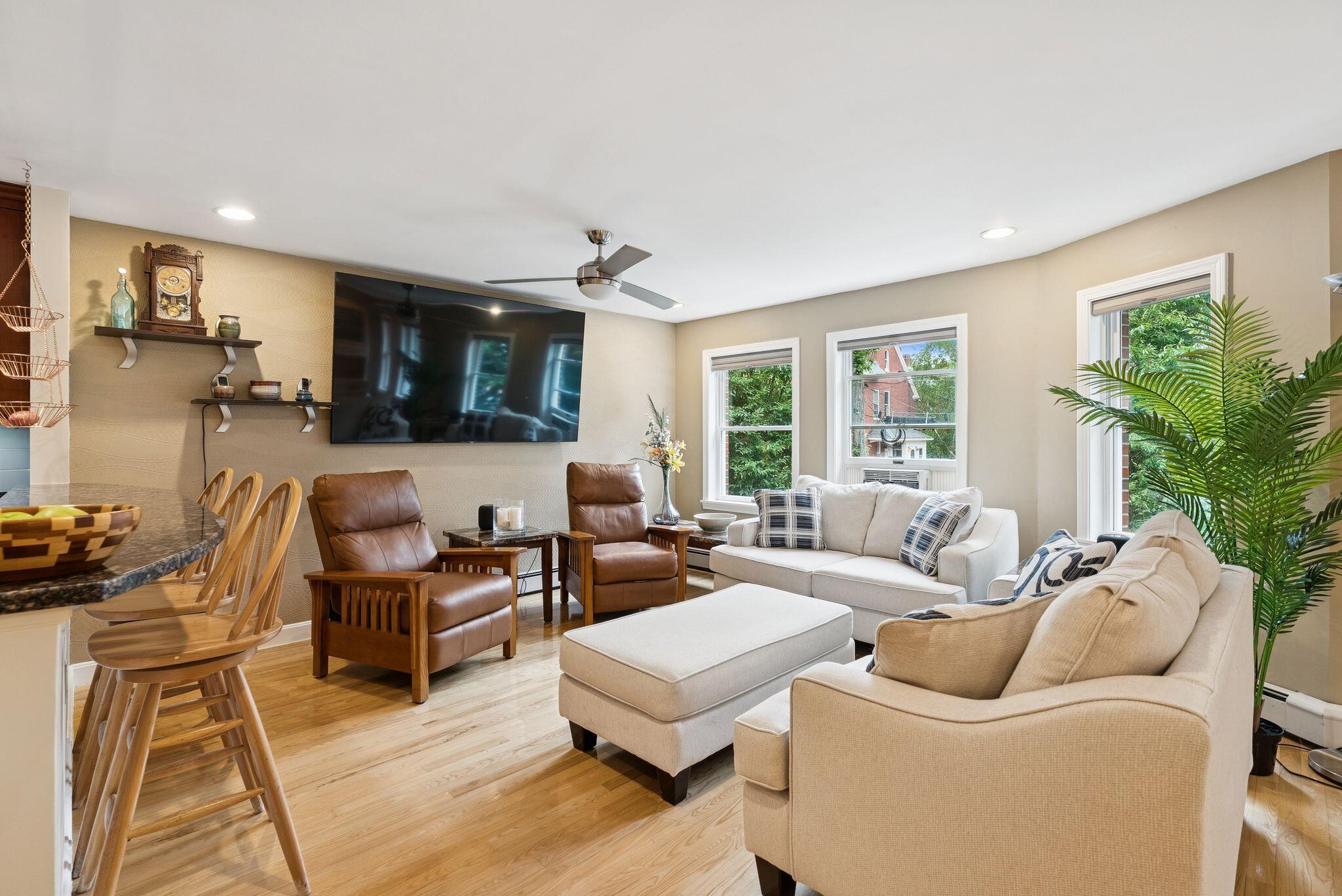 209 Vaughan Street, 7