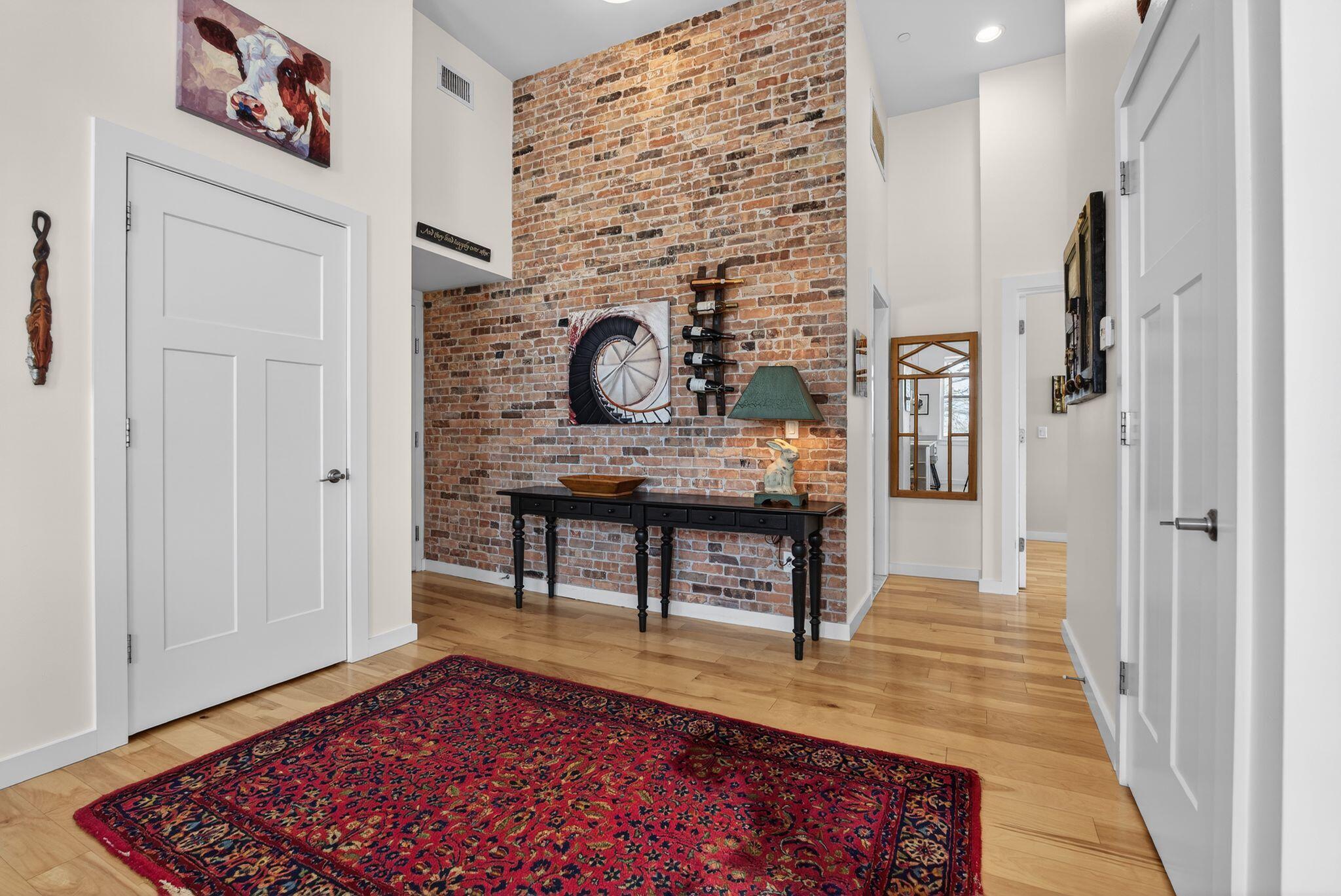 341 Pine Street 206
