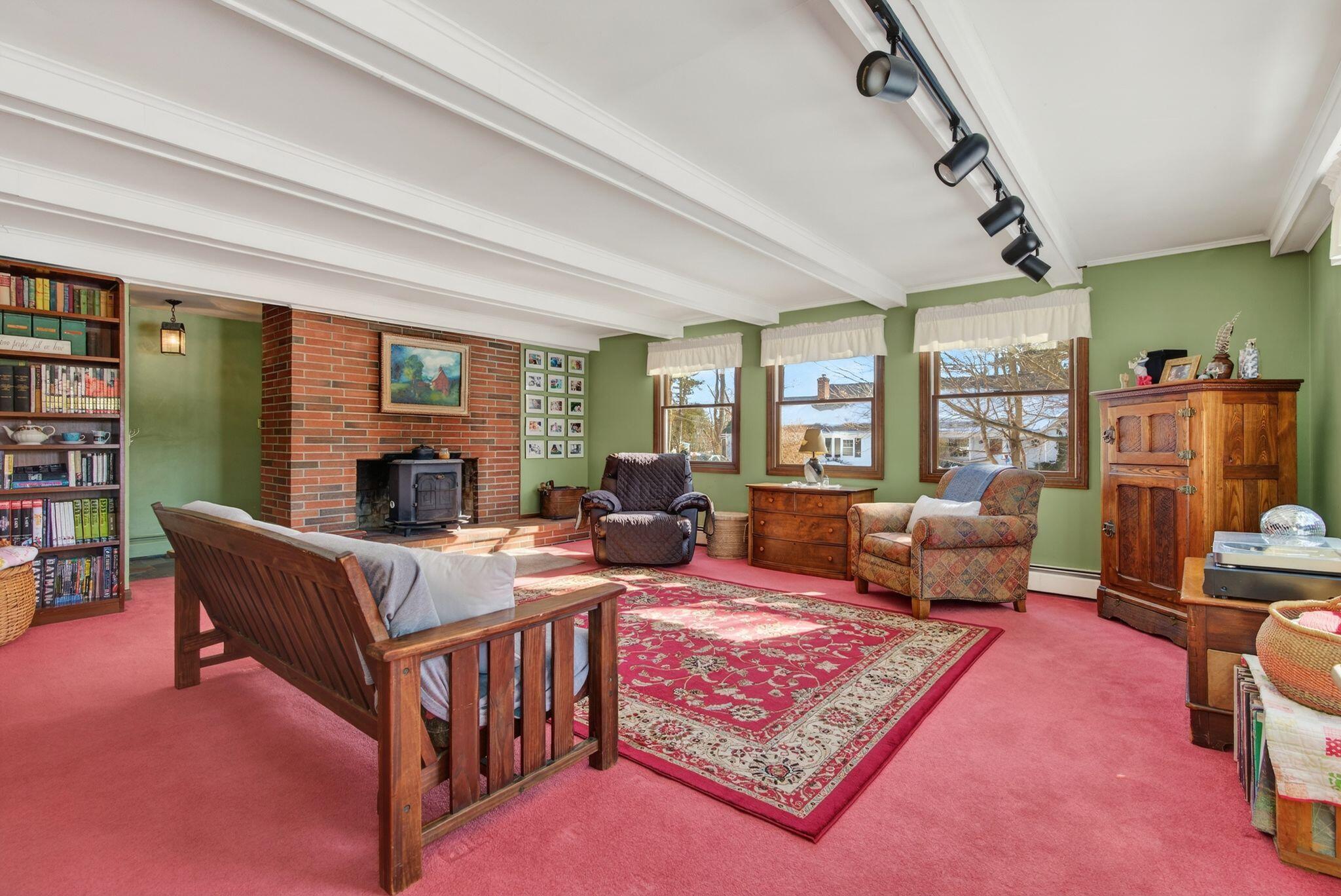 10 Hilltop Drive