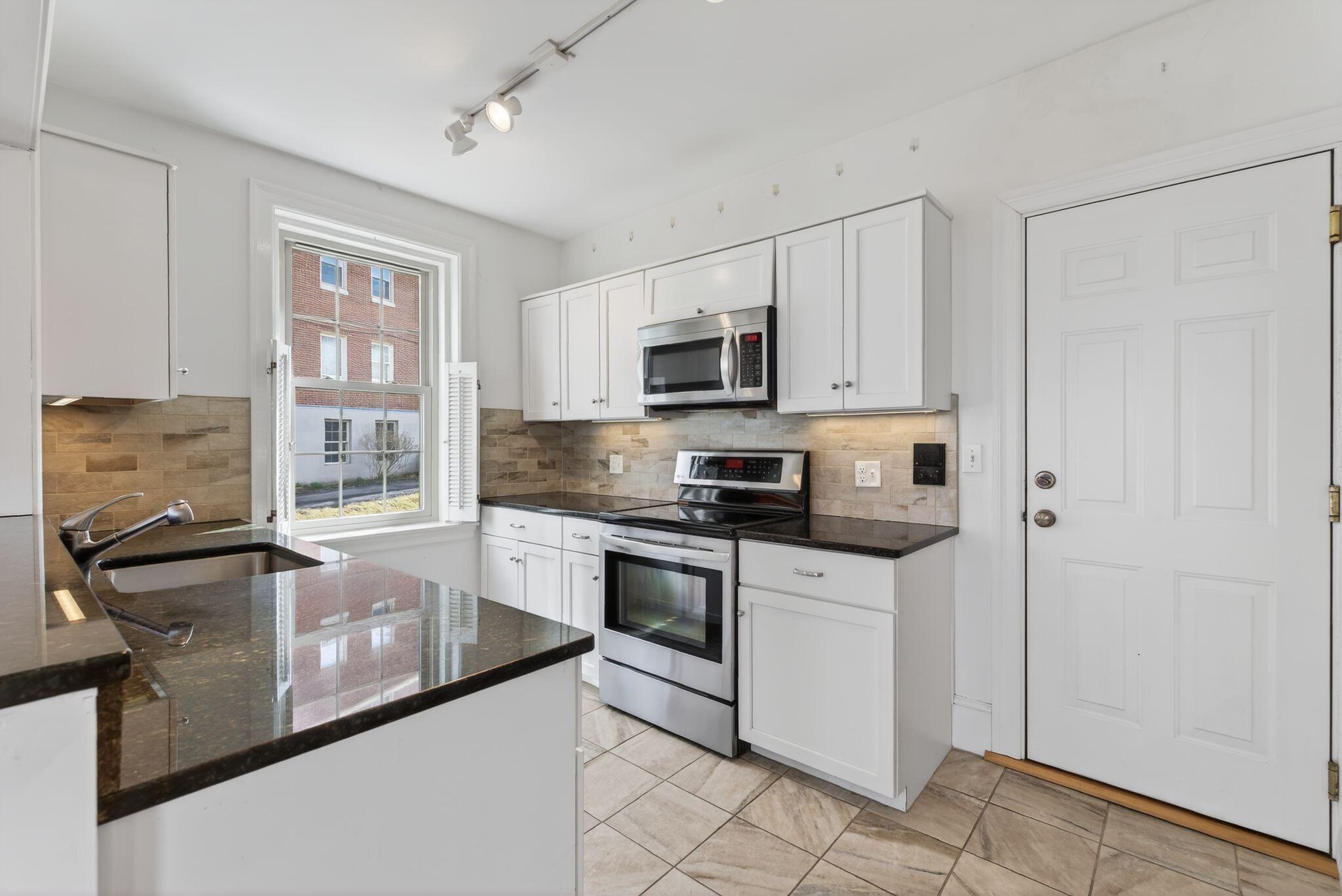 290 Baxter Boulevard A1