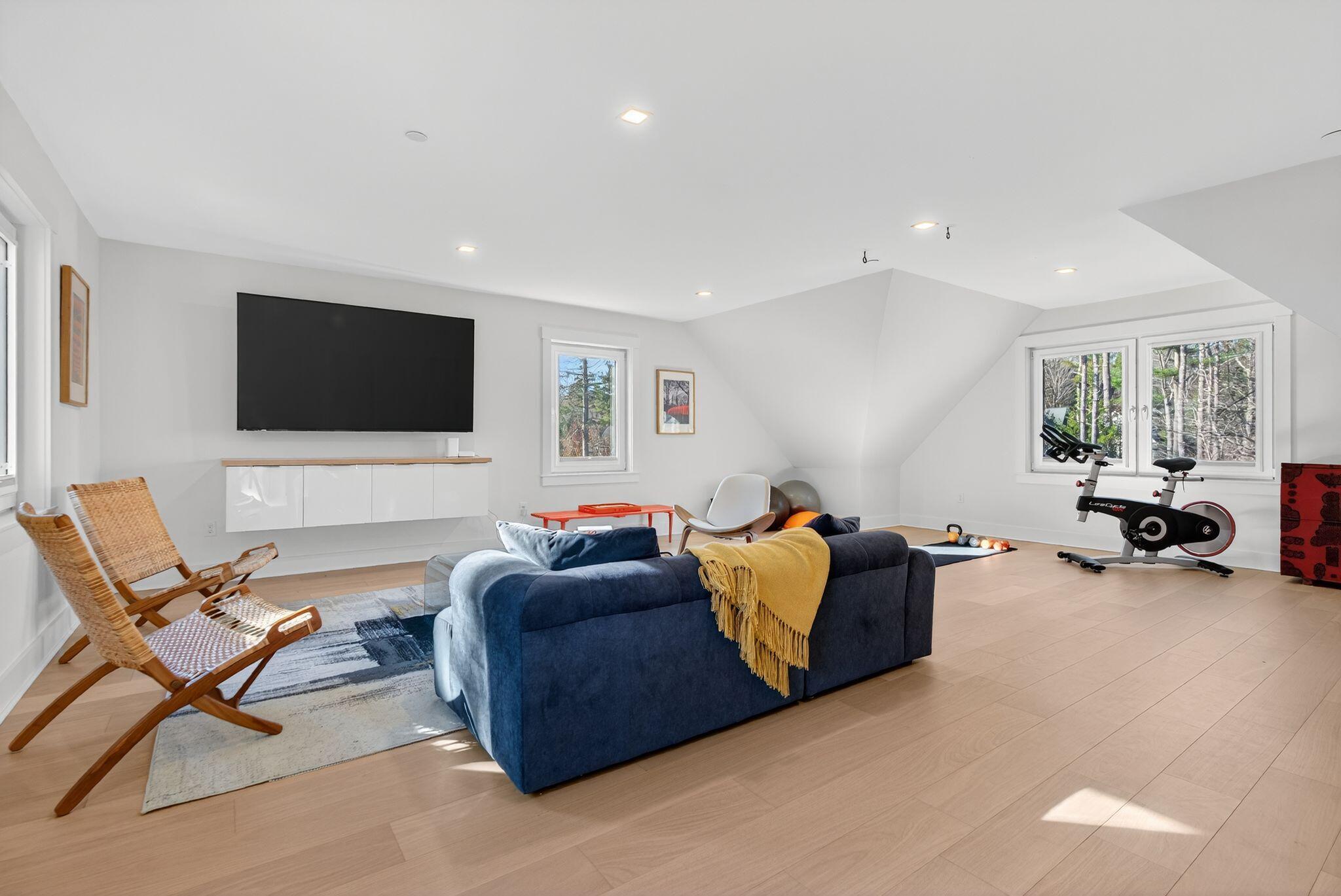 55 Hawthorne Lane