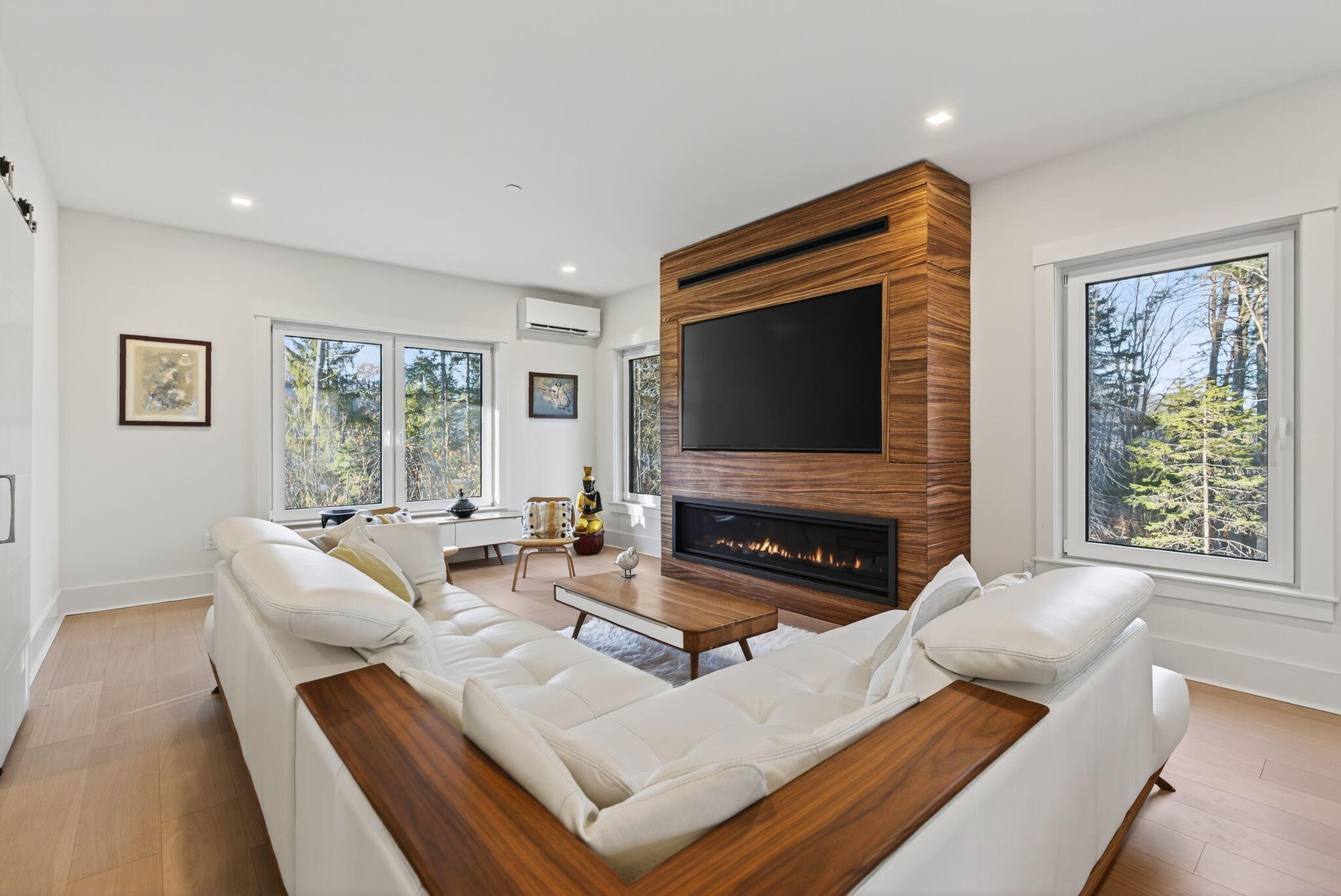 55 Hawthorne Lane