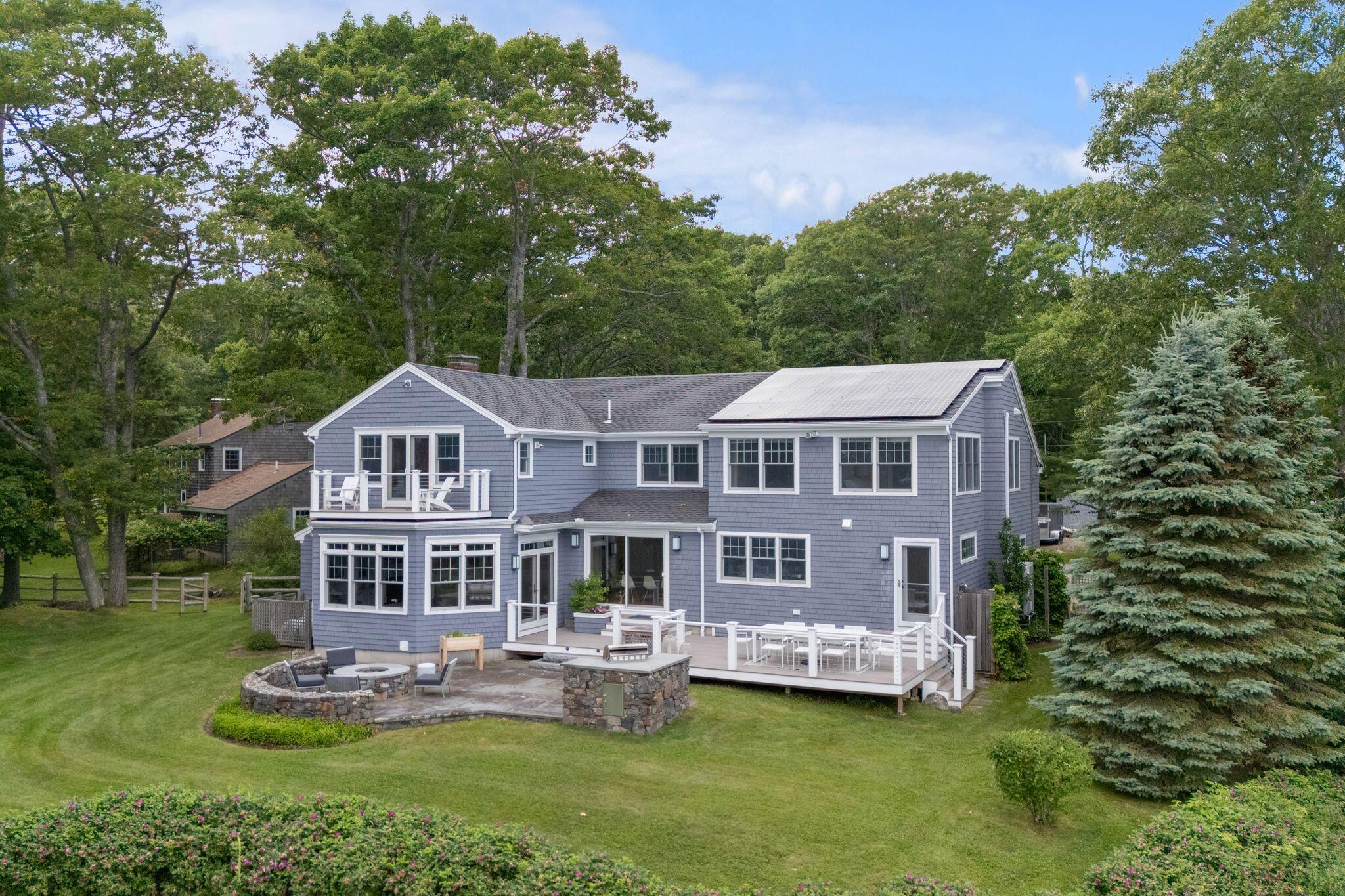 11 Pilot Point Road