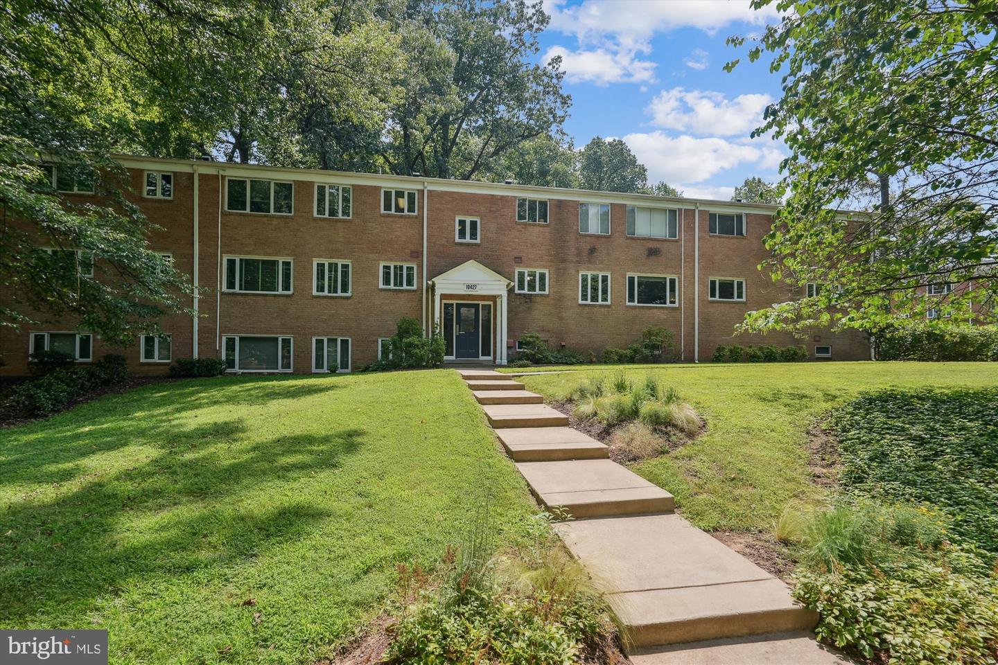 10427 Montrose Ave #104