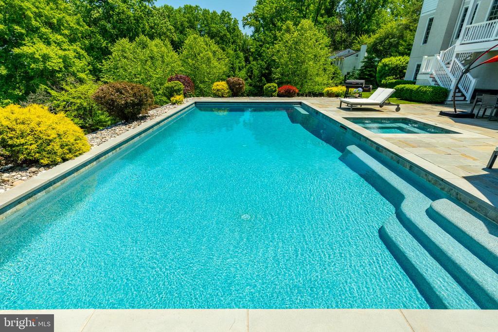 647 Andover Rd