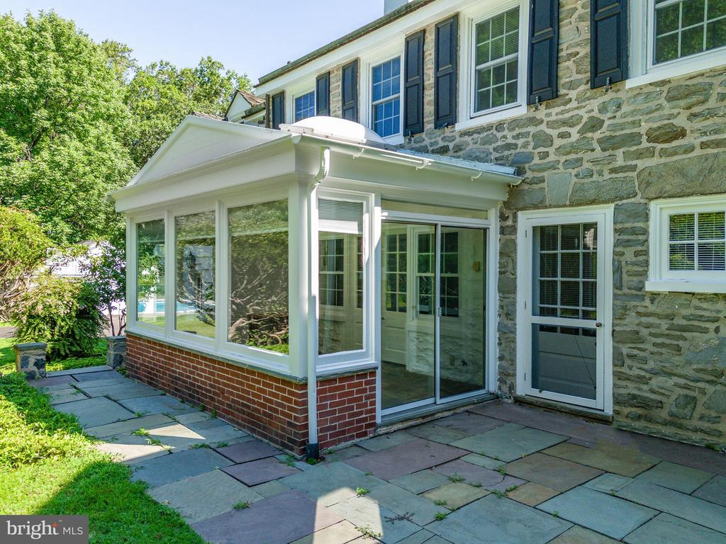 250 LANDOVER RD