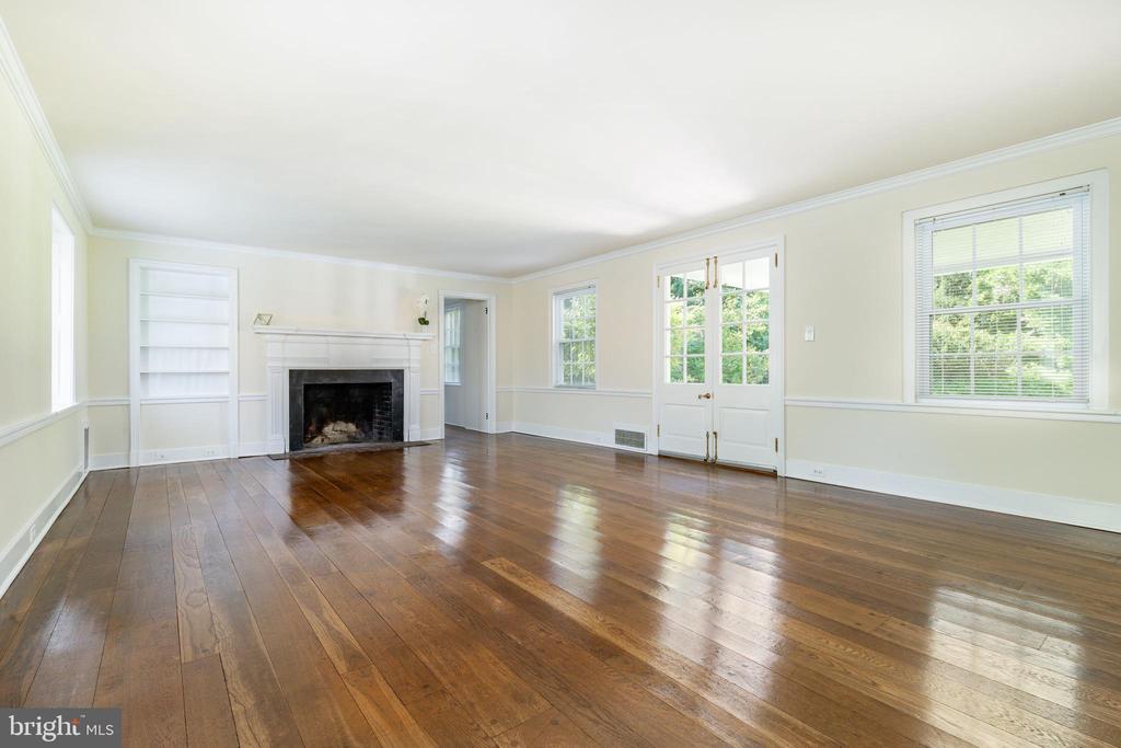 250 LANDOVER RD