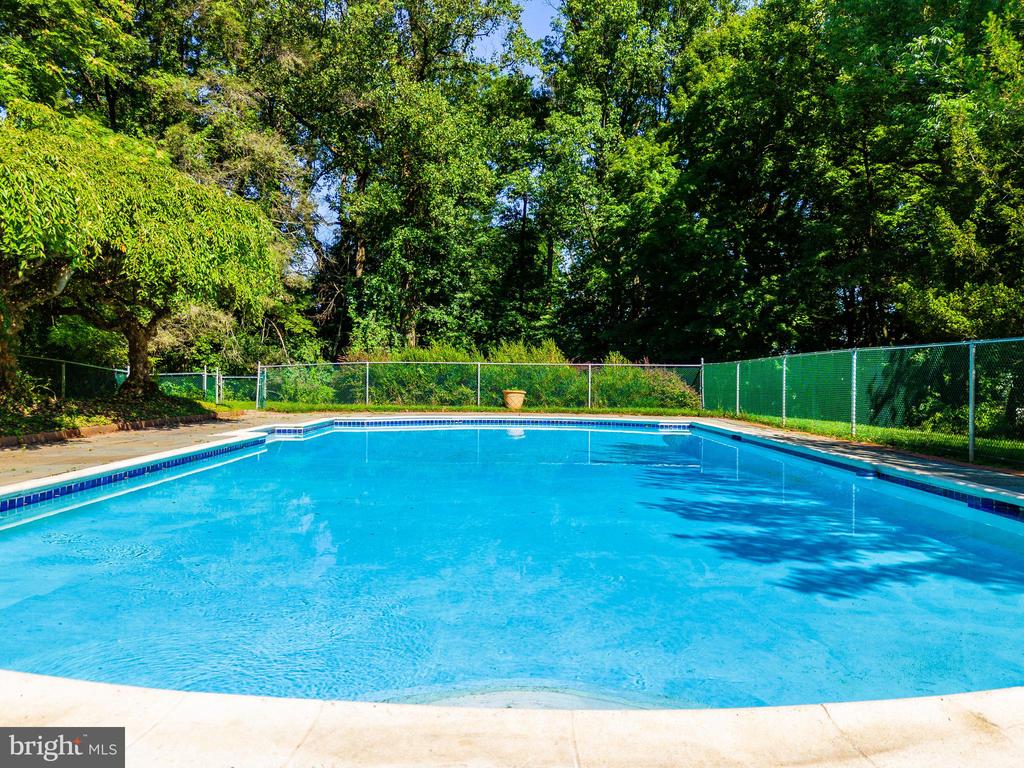 250 LANDOVER RD