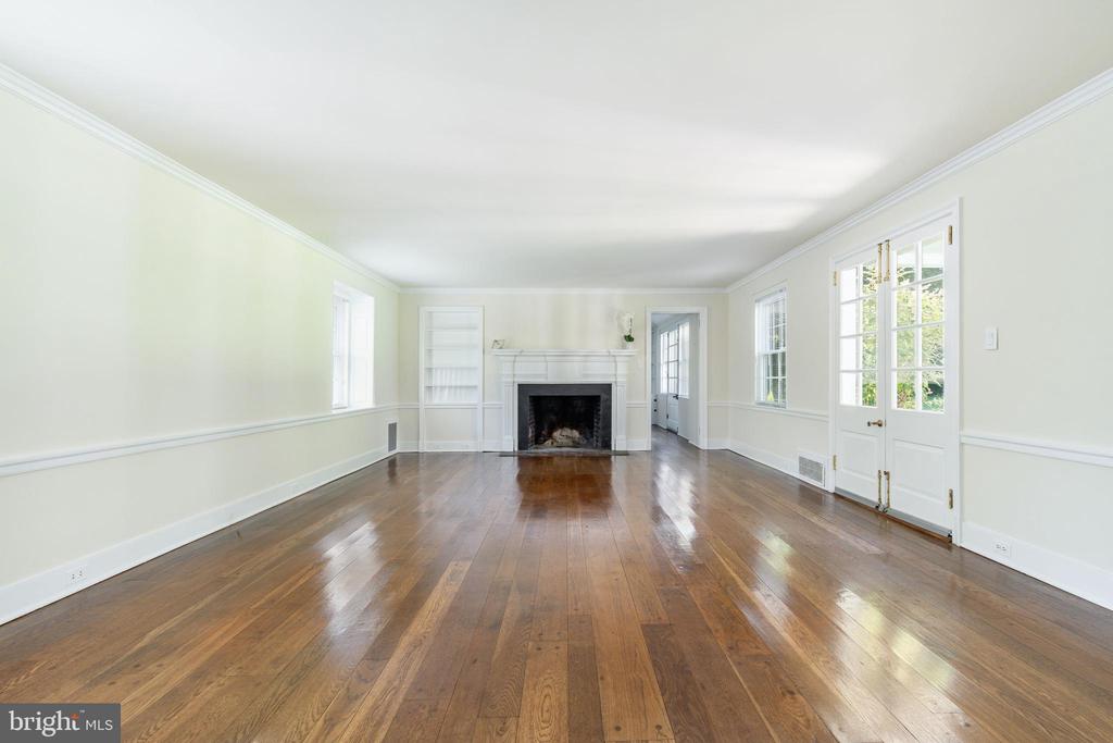 250 LANDOVER RD