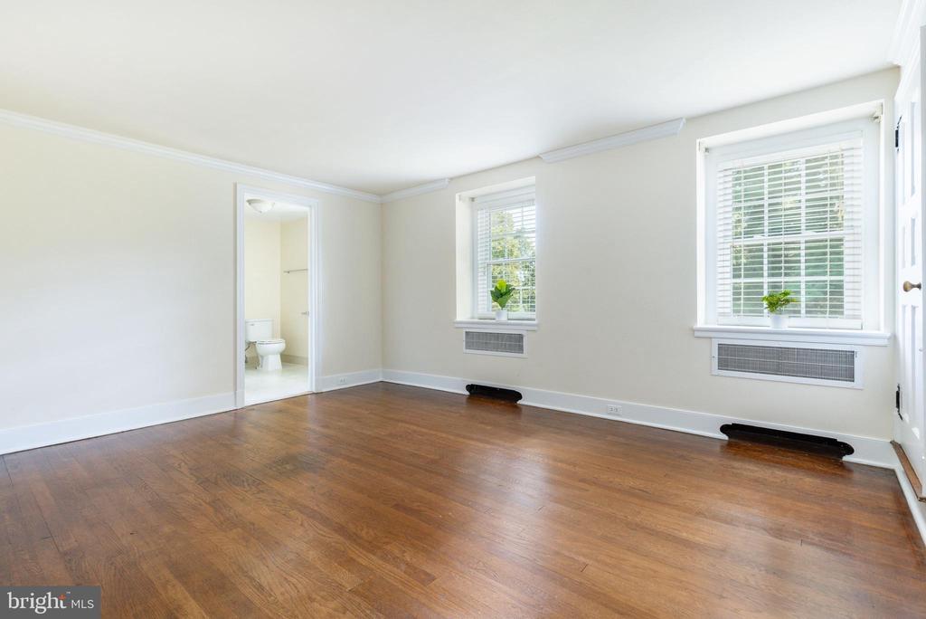 250 LANDOVER RD